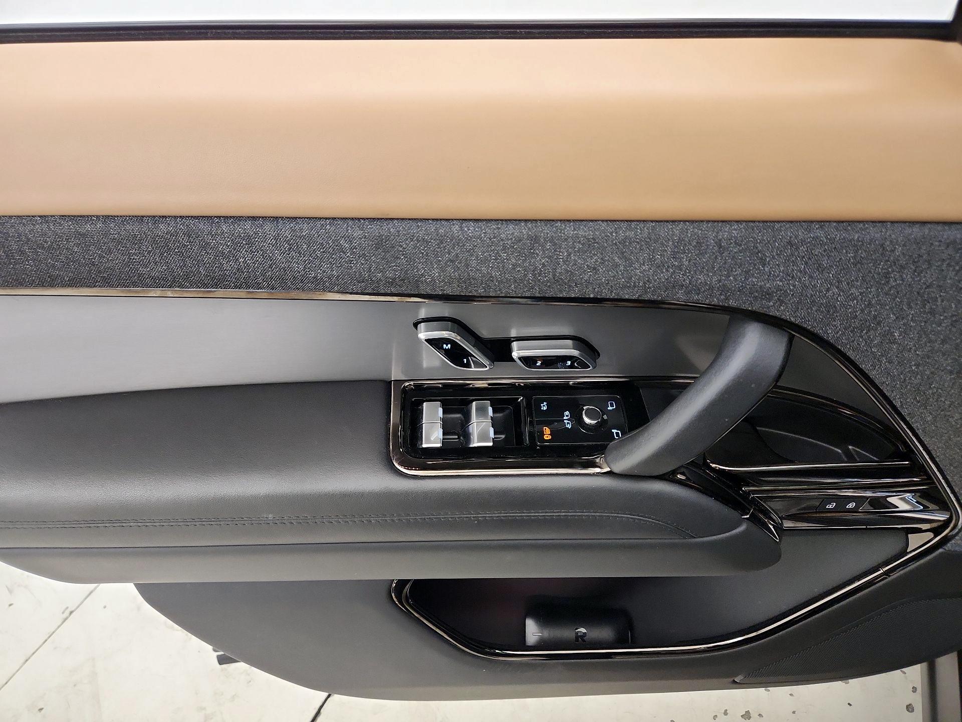 Thumbnail: 2023 Land Rover Range Rover Sport - 12