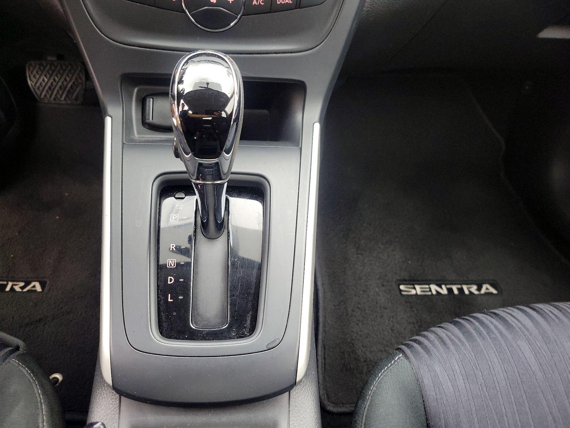 Thumbnail: 2019 Nissan Sentra - 17