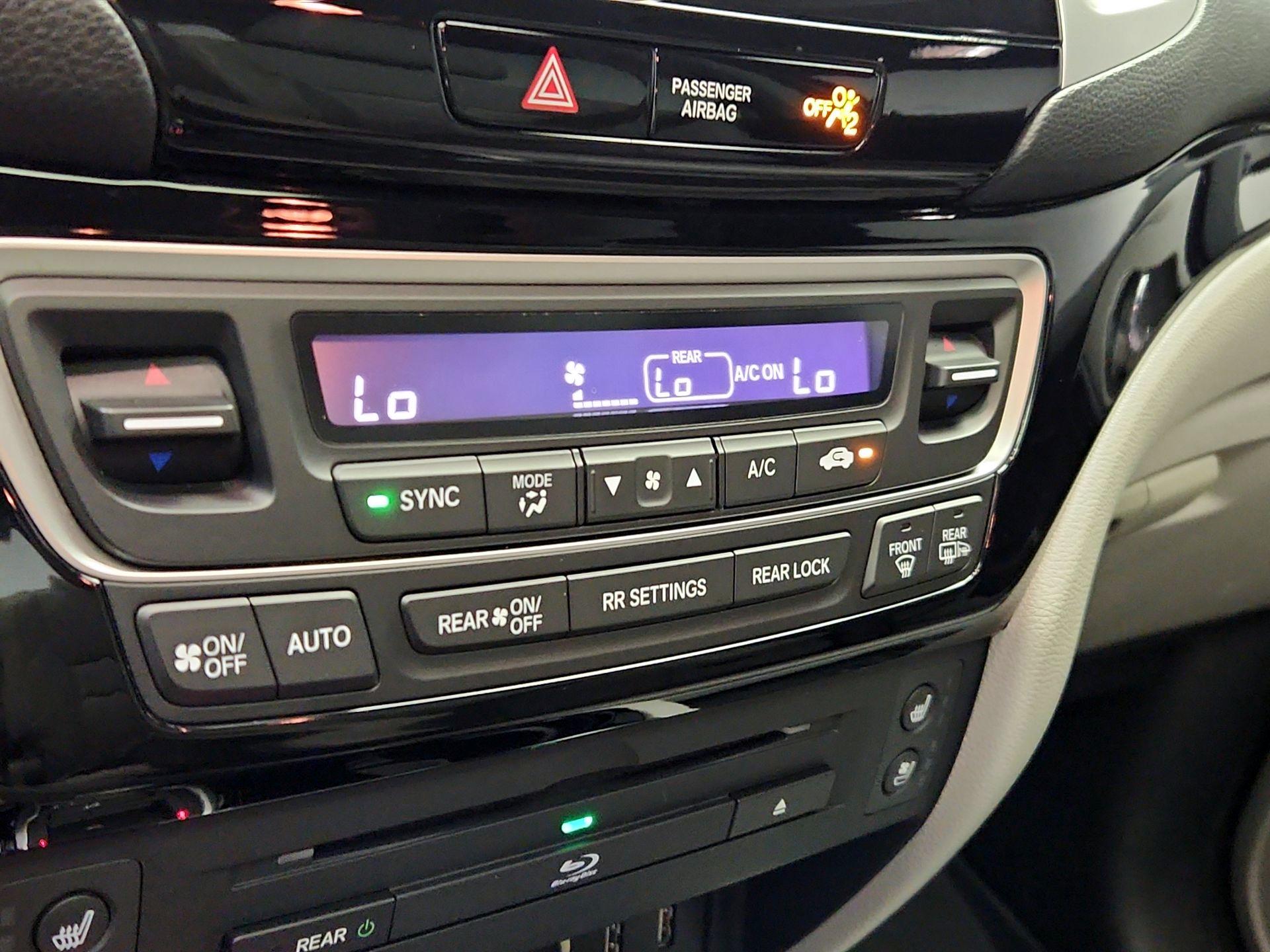 Thumbnail: 2018 Honda Pilot - 17