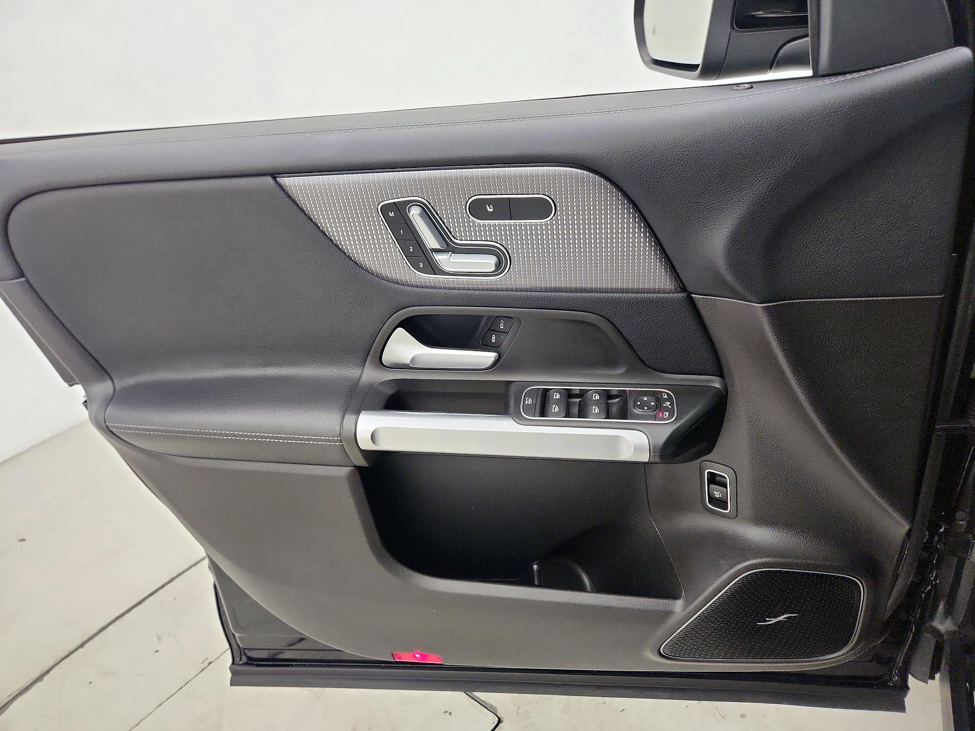 Thumbnail: 2020 Mercedes-Benz GLB - 12