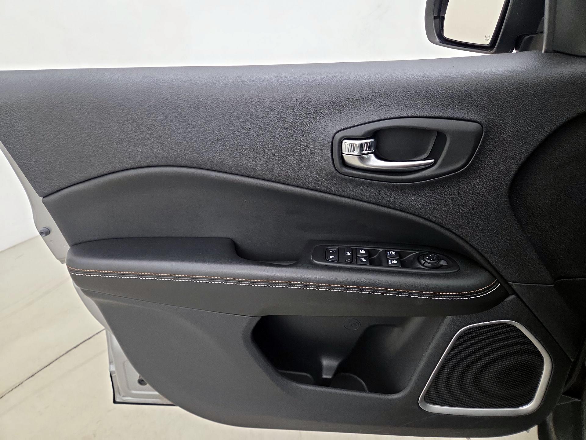 Thumbnail: 2020 Jeep Compass - 12