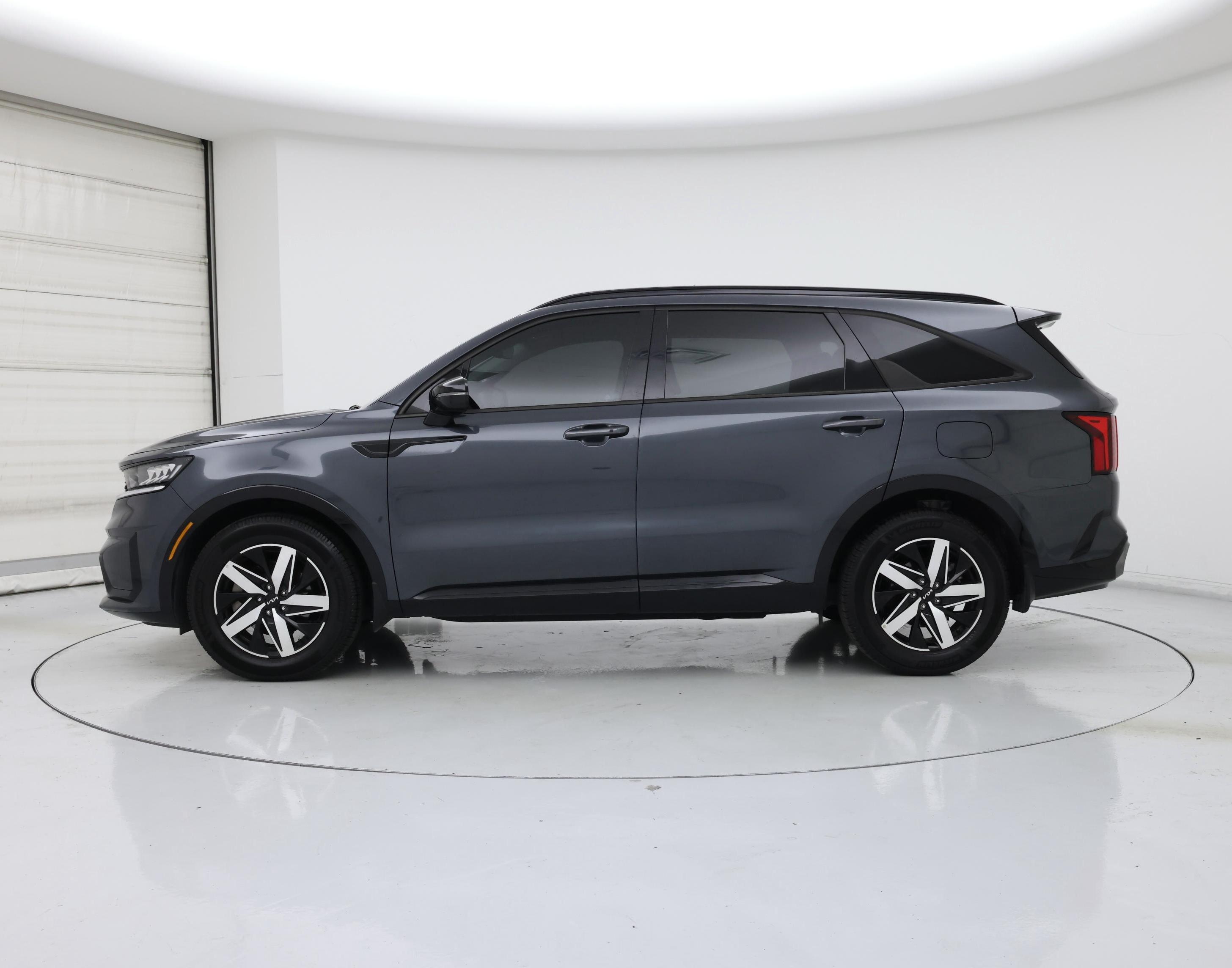 Thumbnail: 2023 Kia Sorento - 3