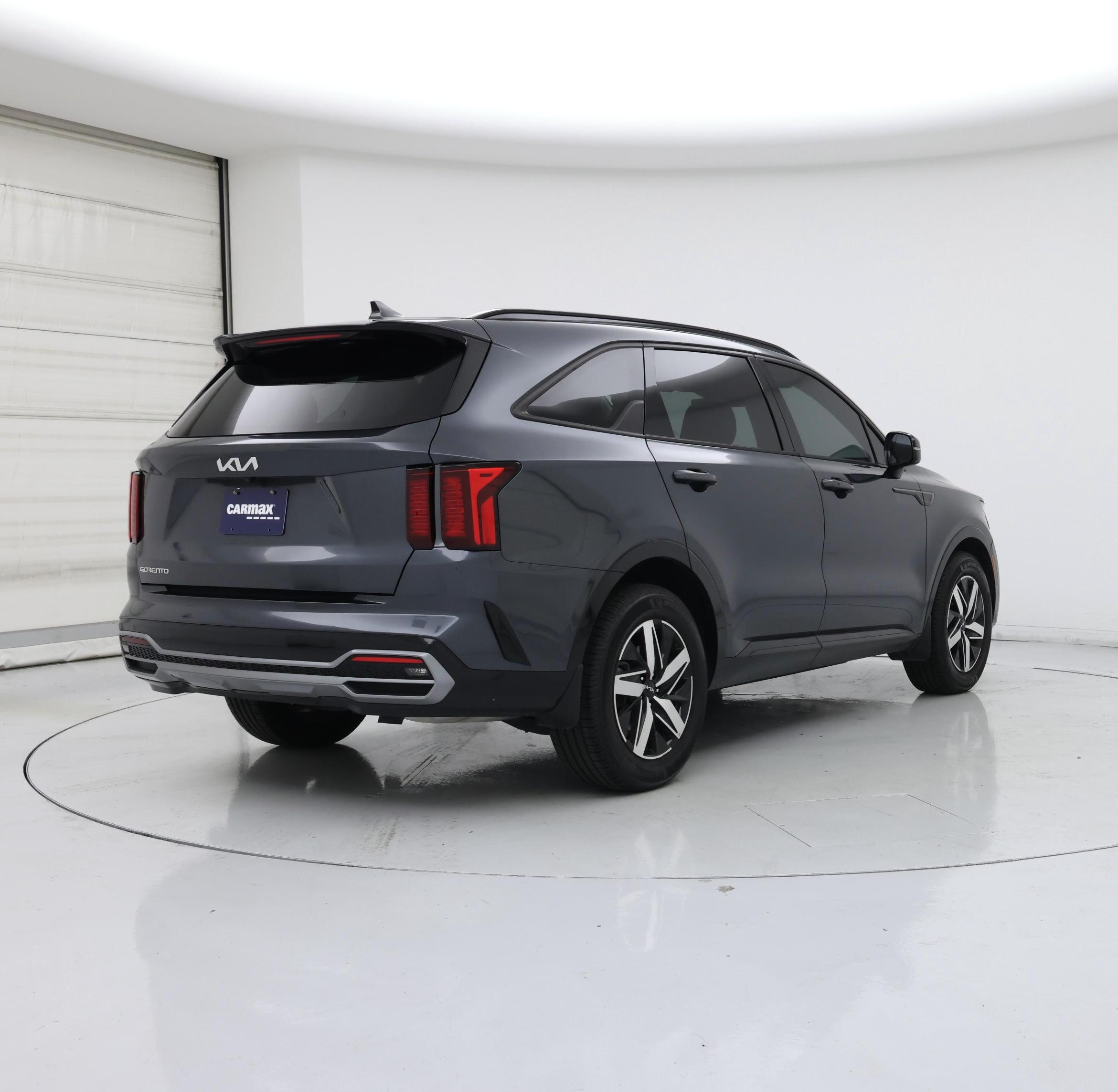 Thumbnail: 2023 Kia Sorento - 8