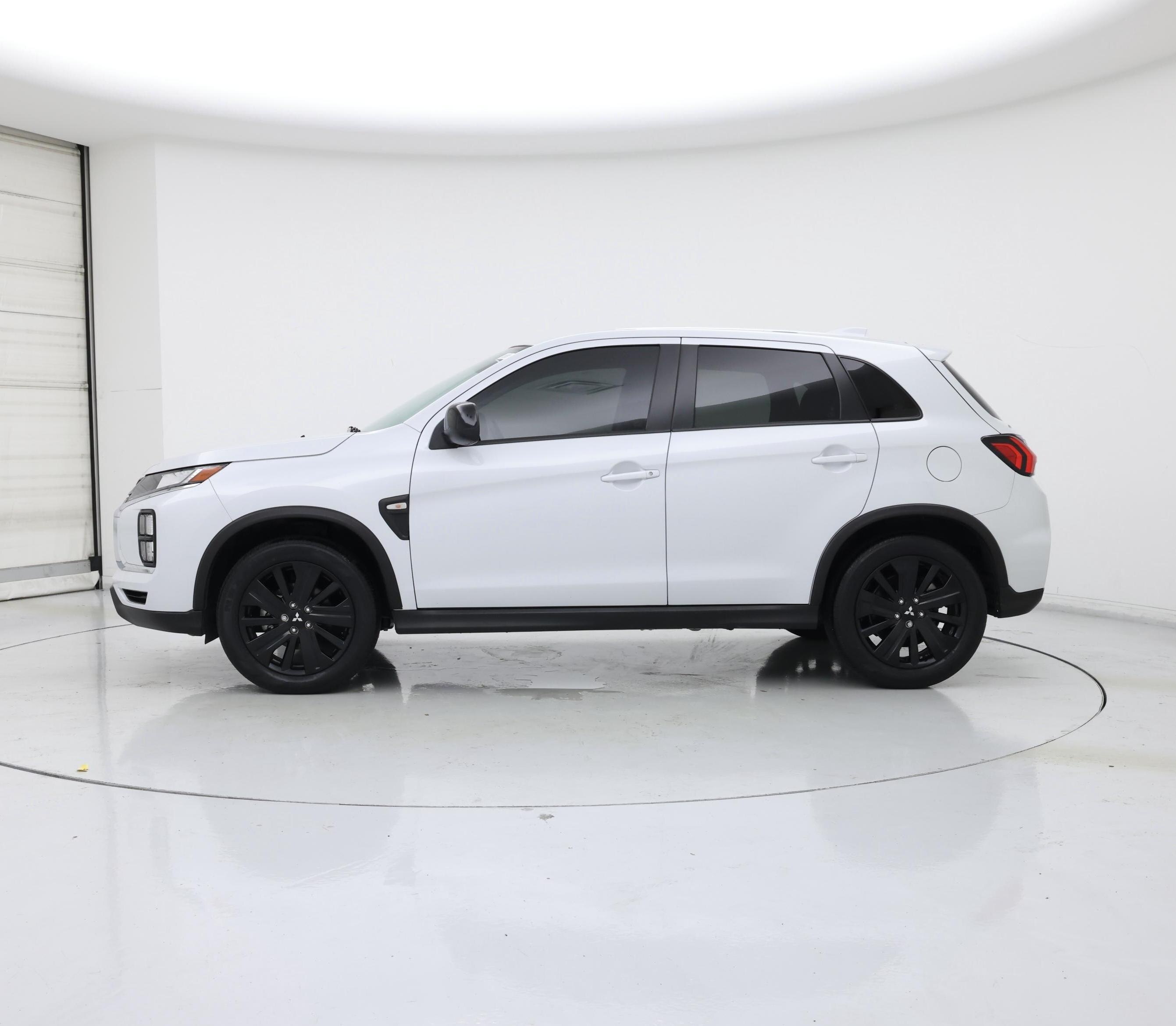 Thumbnail: 2022 Mitsubishi Outlander Sport - 3