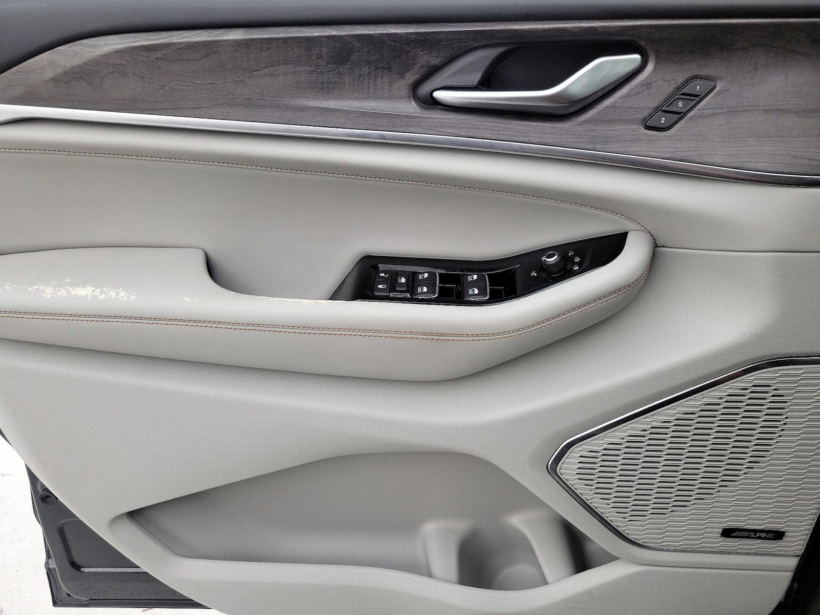 2023 Jeep Grand Cherokee Overland - Photo 13