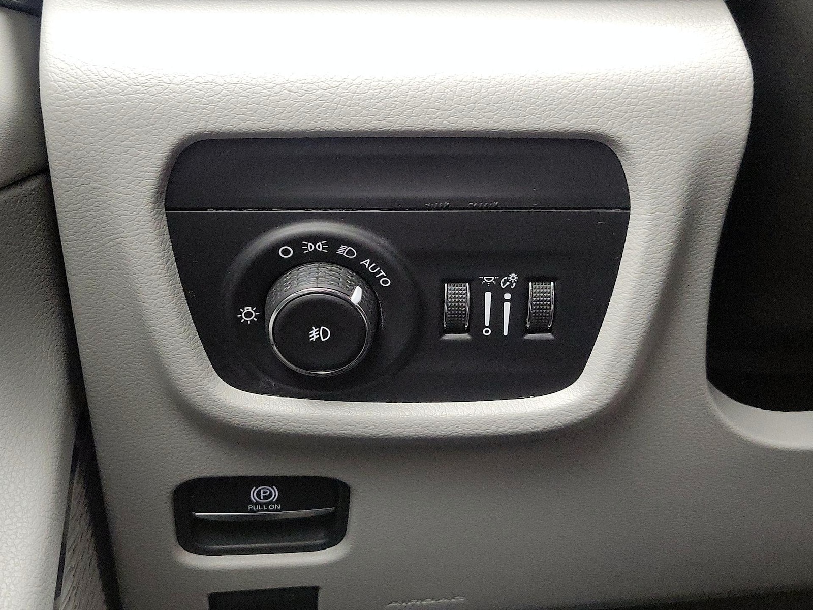 2023 Jeep Grand Cherokee Overland - Photo 14