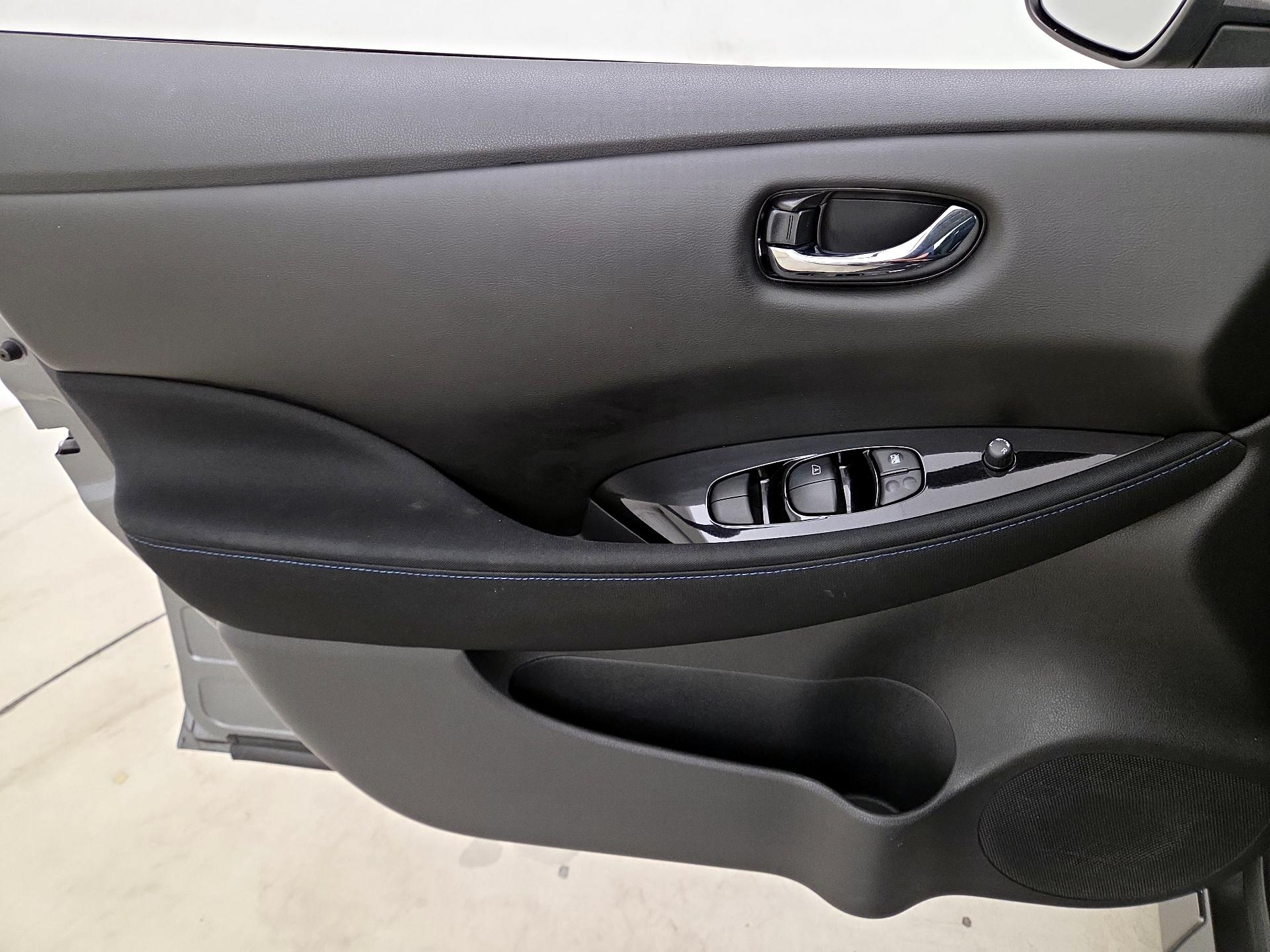 Thumbnail: 2020 Nissan Leaf - 12