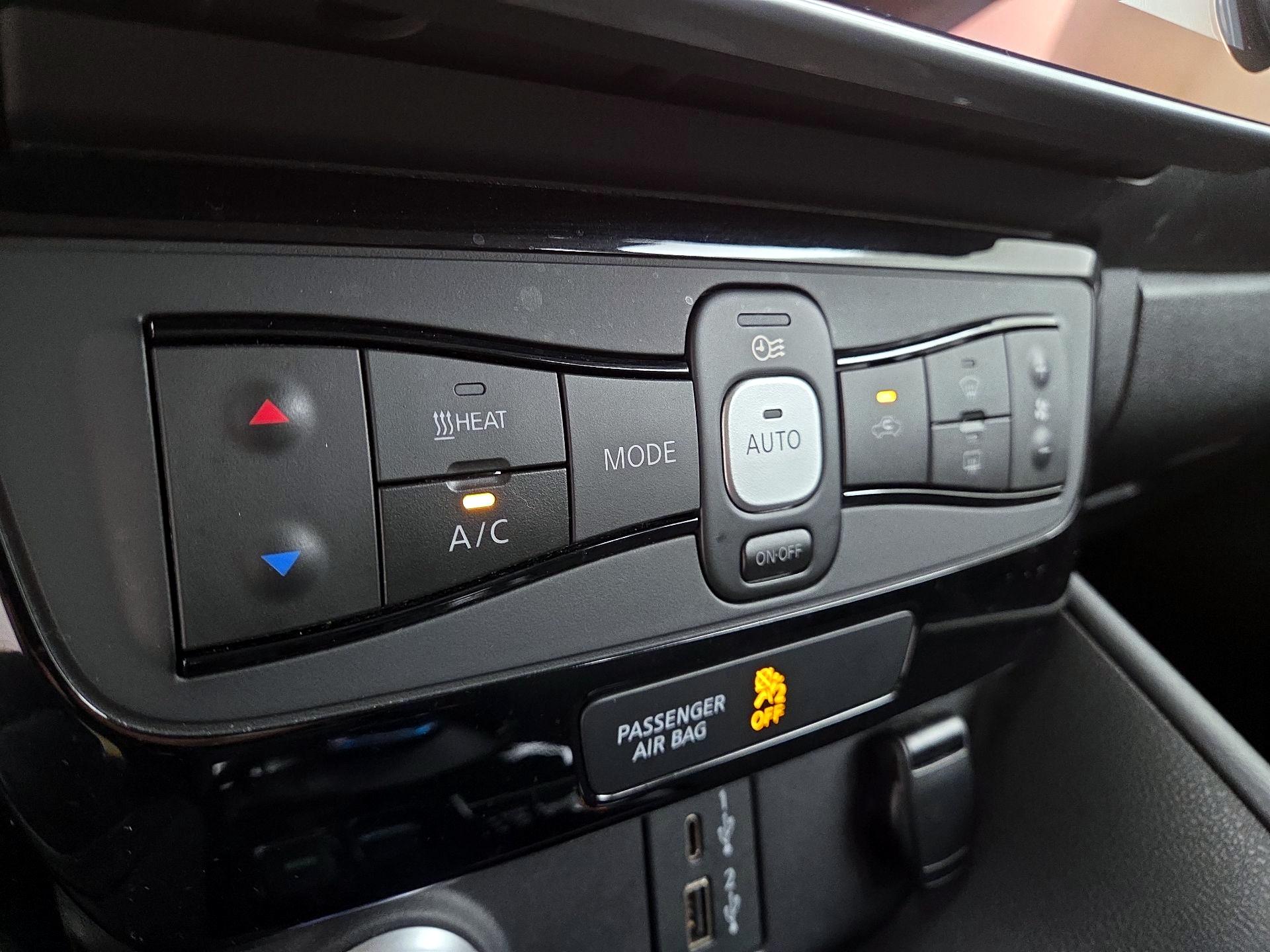 Thumbnail: 2020 Nissan Leaf - 17