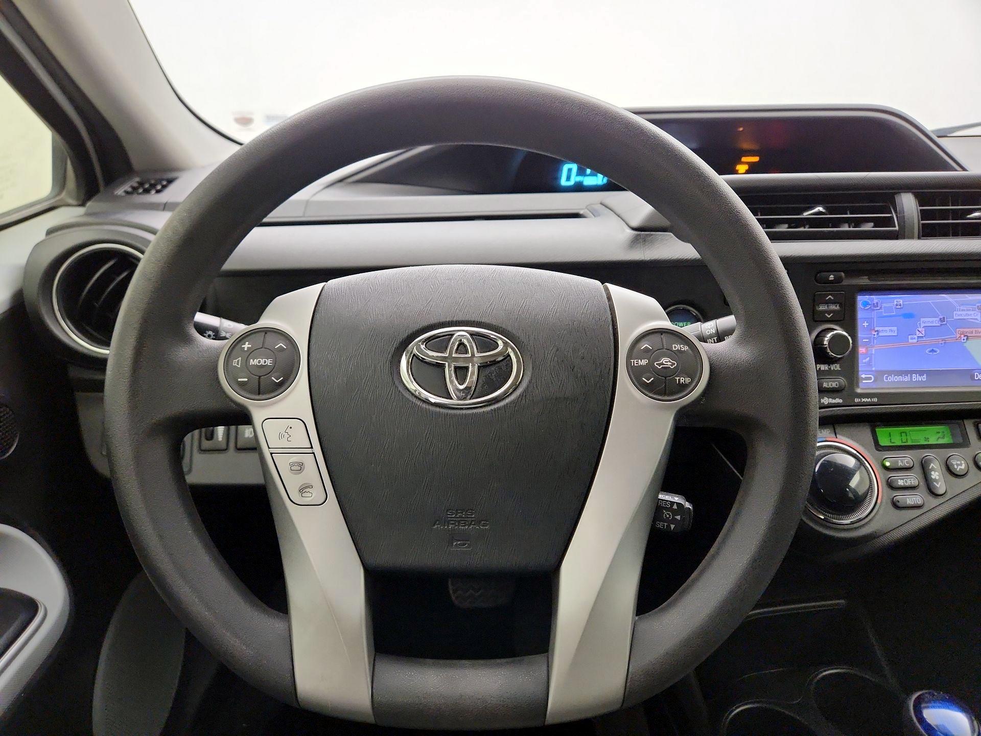 Thumbnail: 2014 Toyota Prius c - 10
