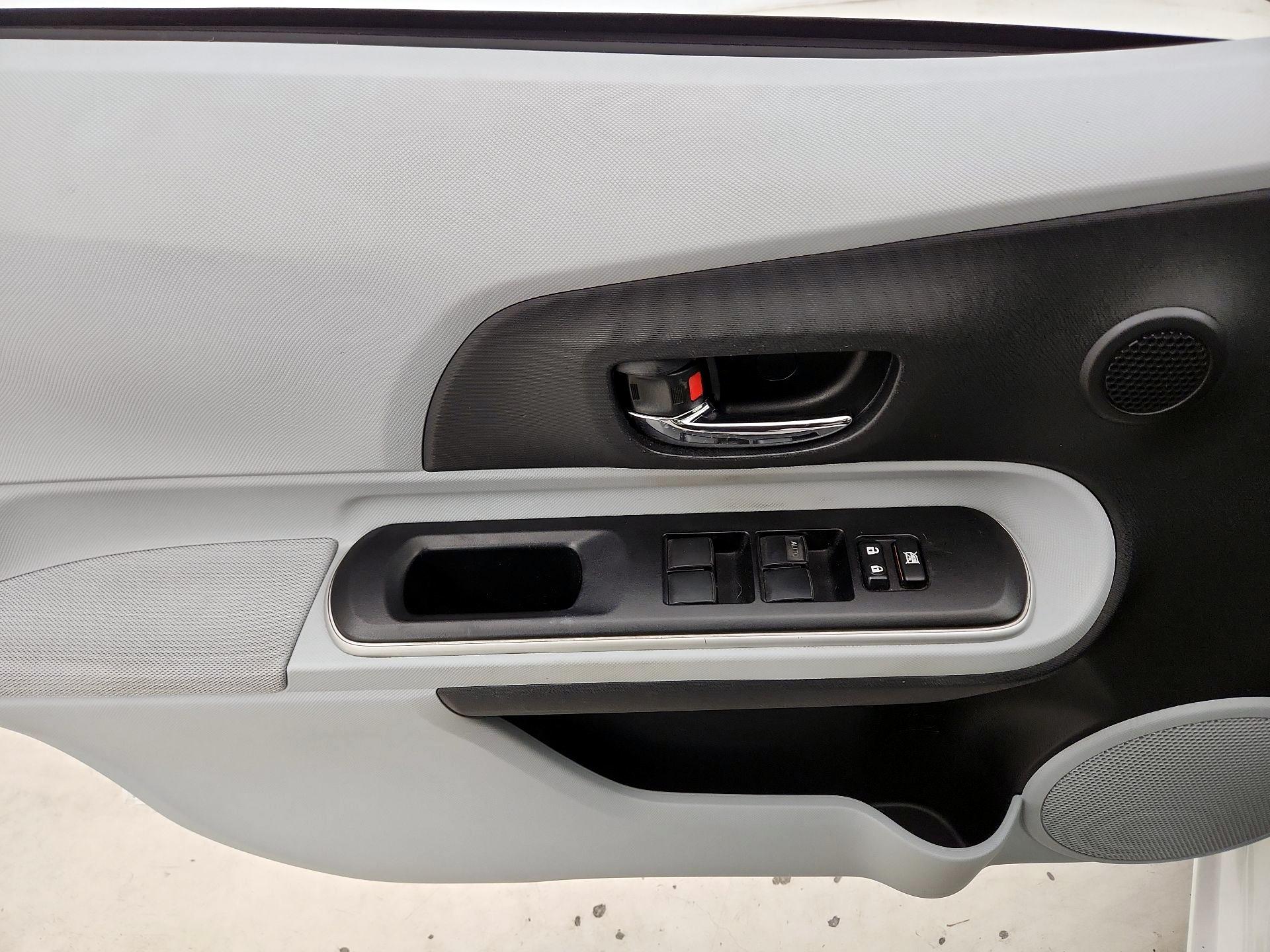Thumbnail: 2014 Toyota Prius c - 12