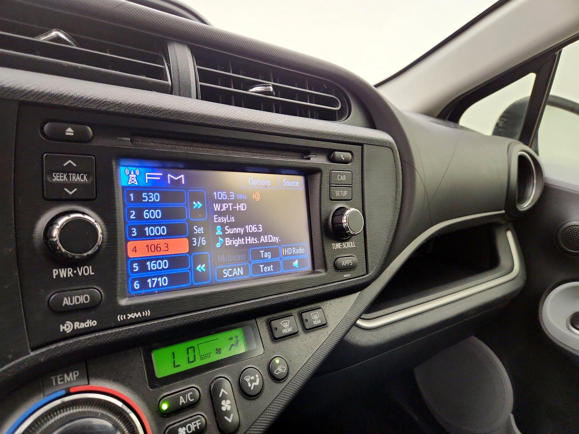 Thumbnail: 2014 Toyota Prius c - 14