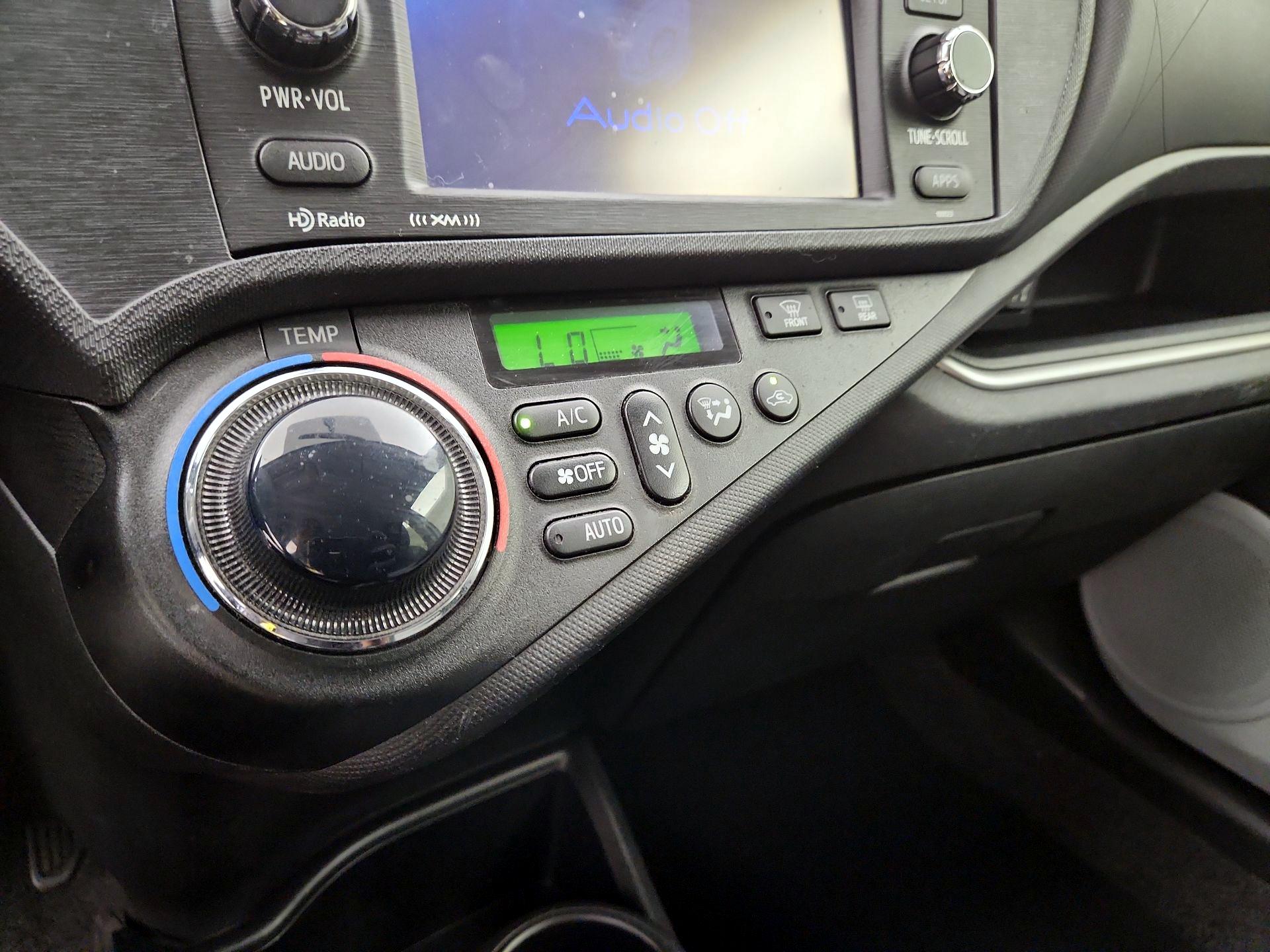 Thumbnail: 2014 Toyota Prius c - 15