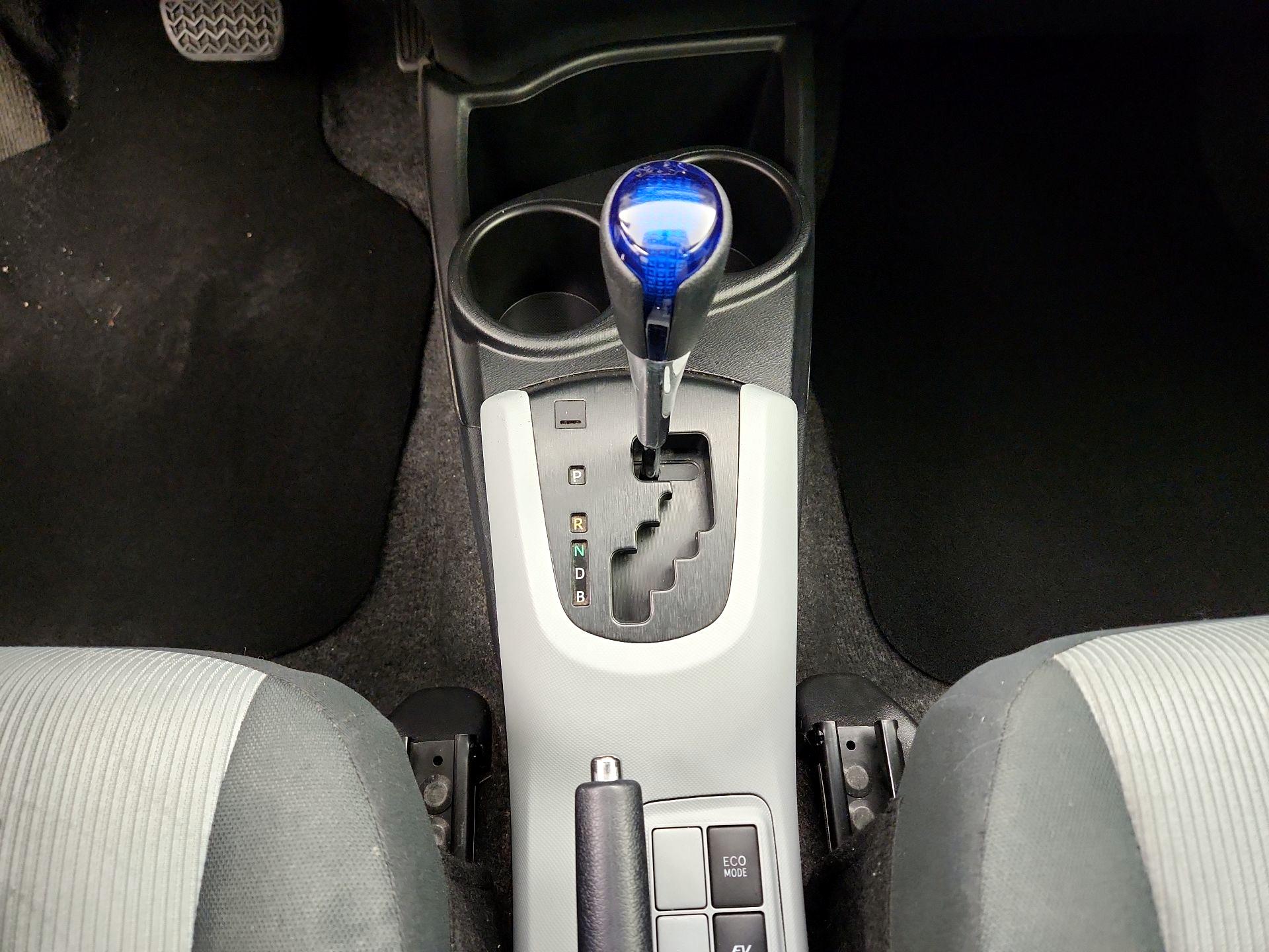 Thumbnail: 2014 Toyota Prius c - 16