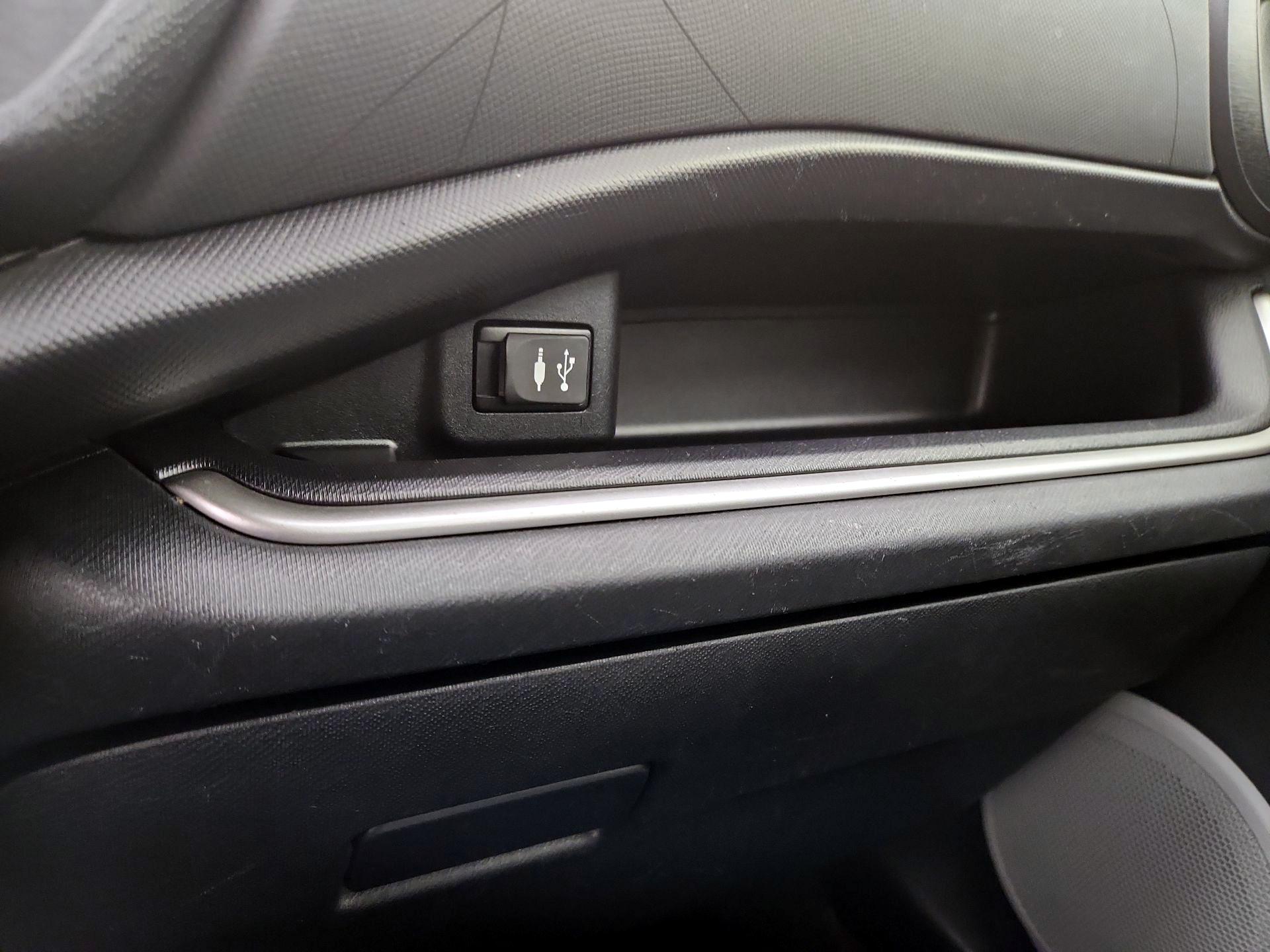 Thumbnail: 2014 Toyota Prius c - 17