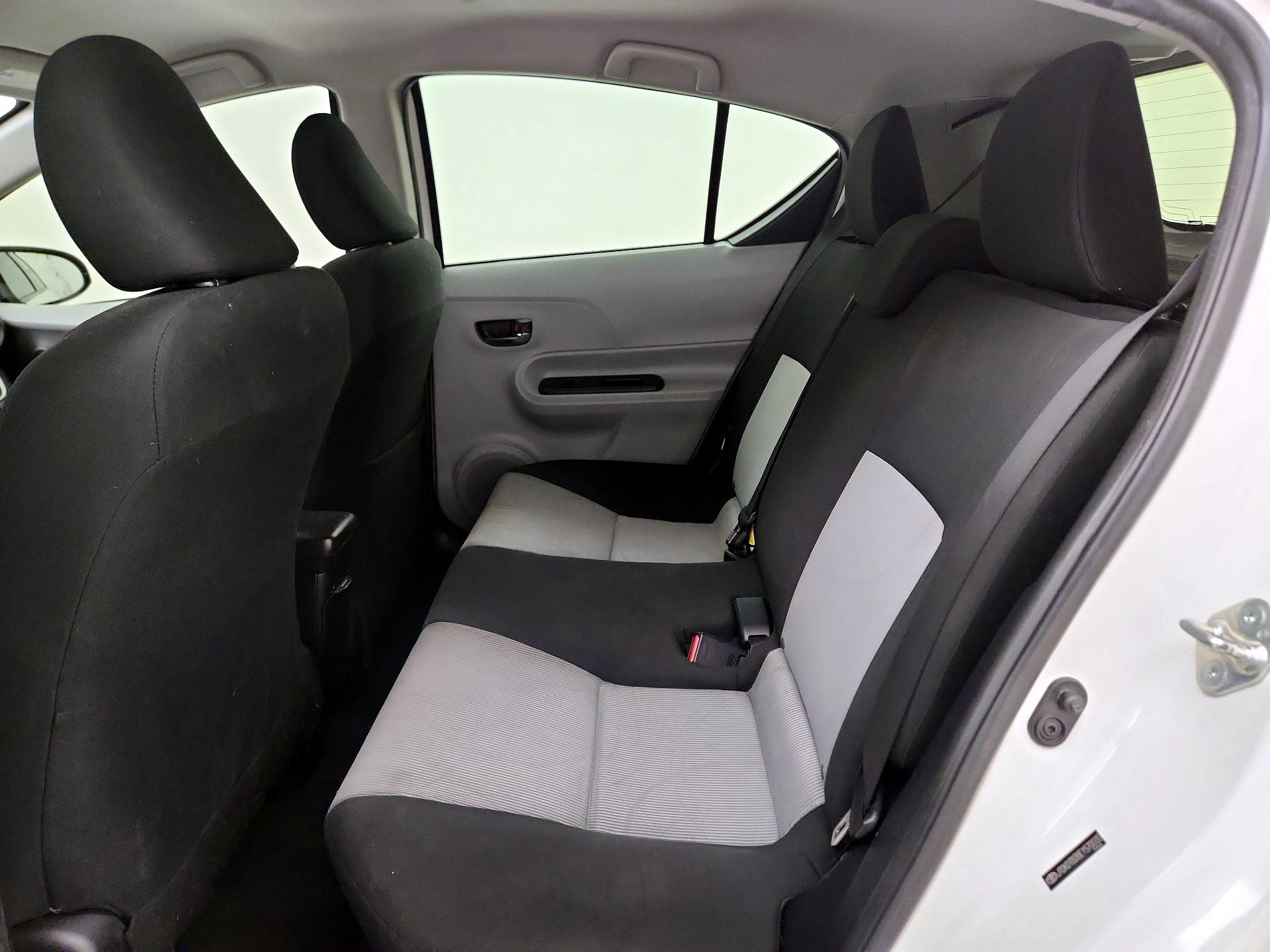 Thumbnail: 2014 Toyota Prius c - 18