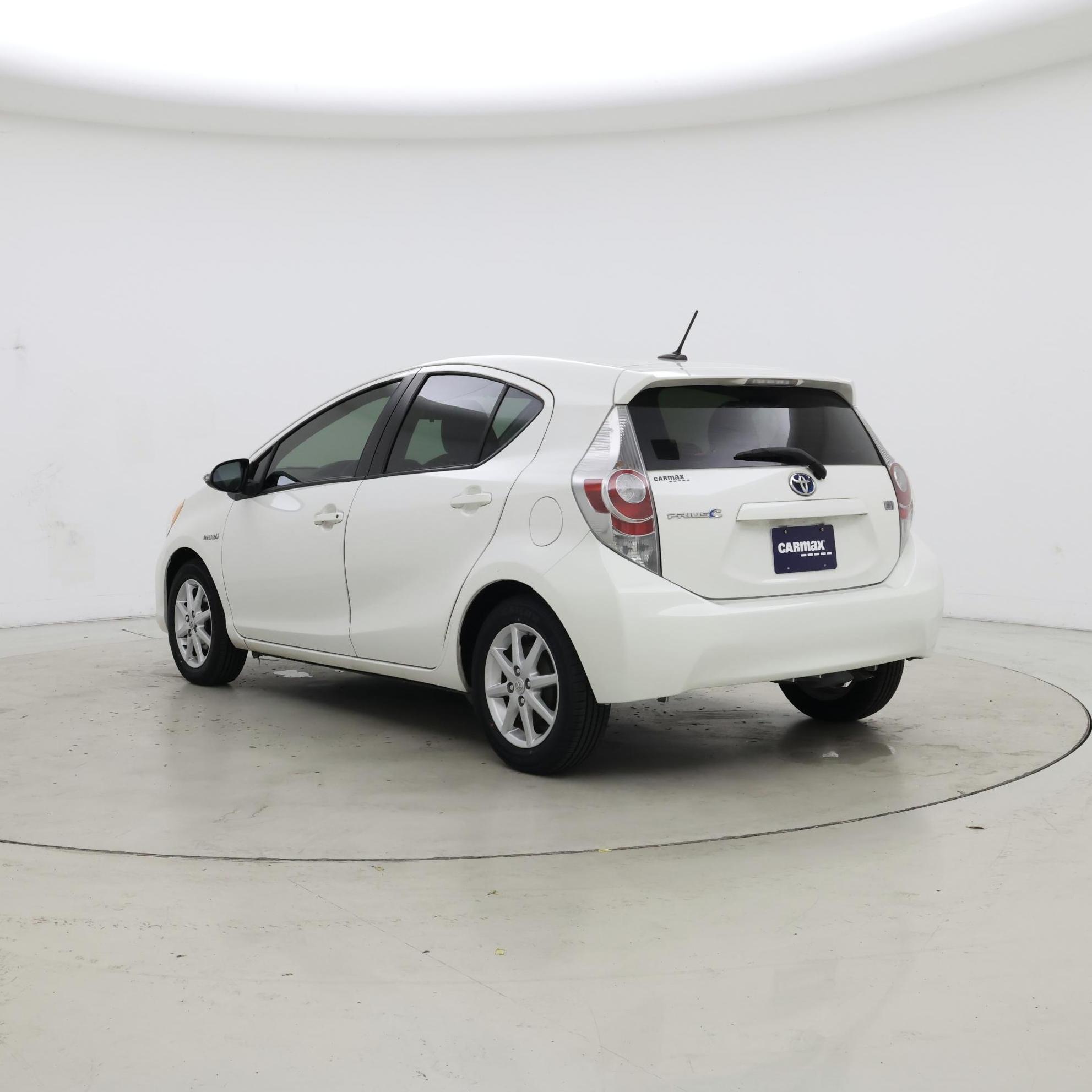 Thumbnail: 2014 Toyota Prius c - 2