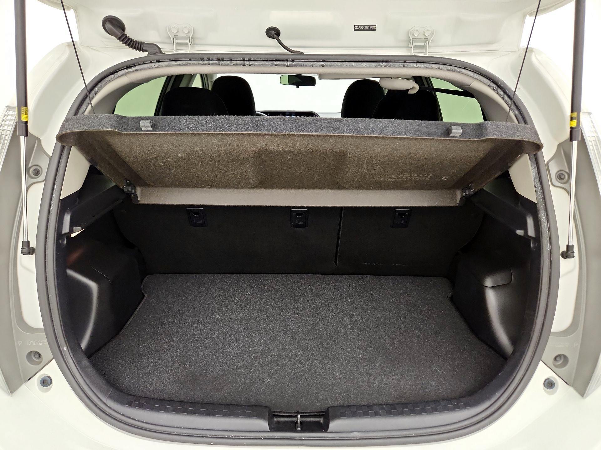 Thumbnail: 2014 Toyota Prius c - 19