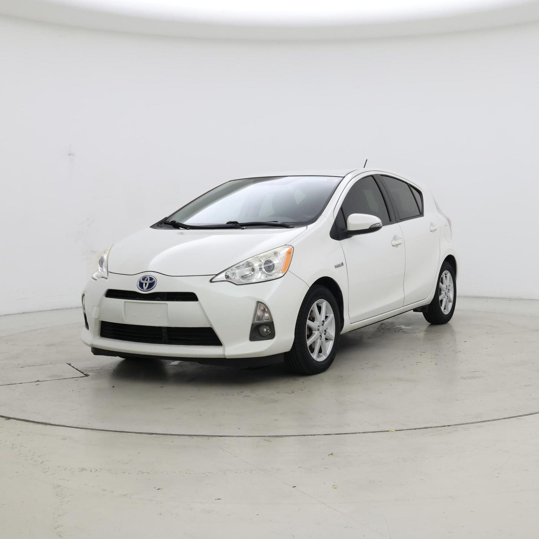 Thumbnail: 2014 Toyota Prius c - 4