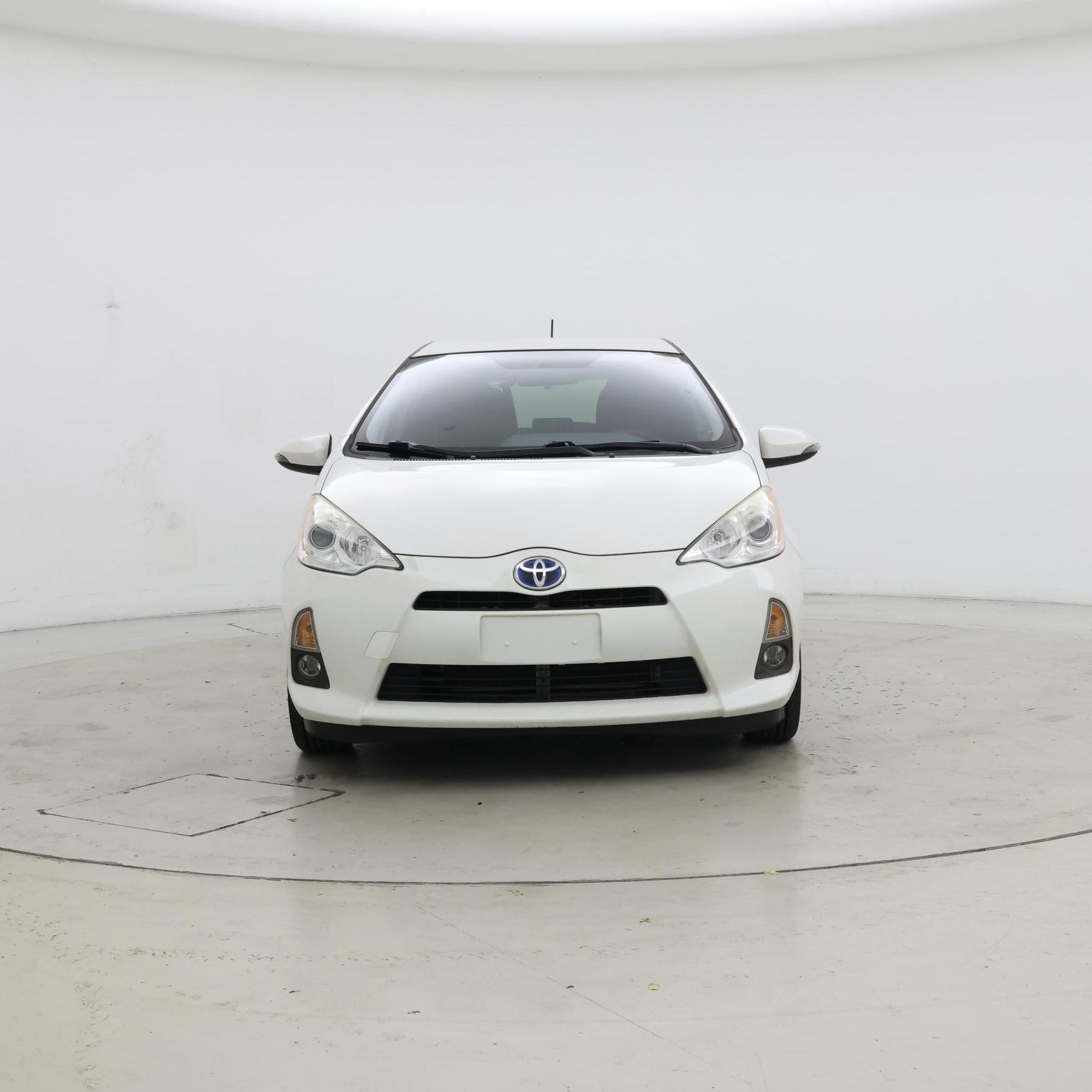 Thumbnail: 2014 Toyota Prius c - 5