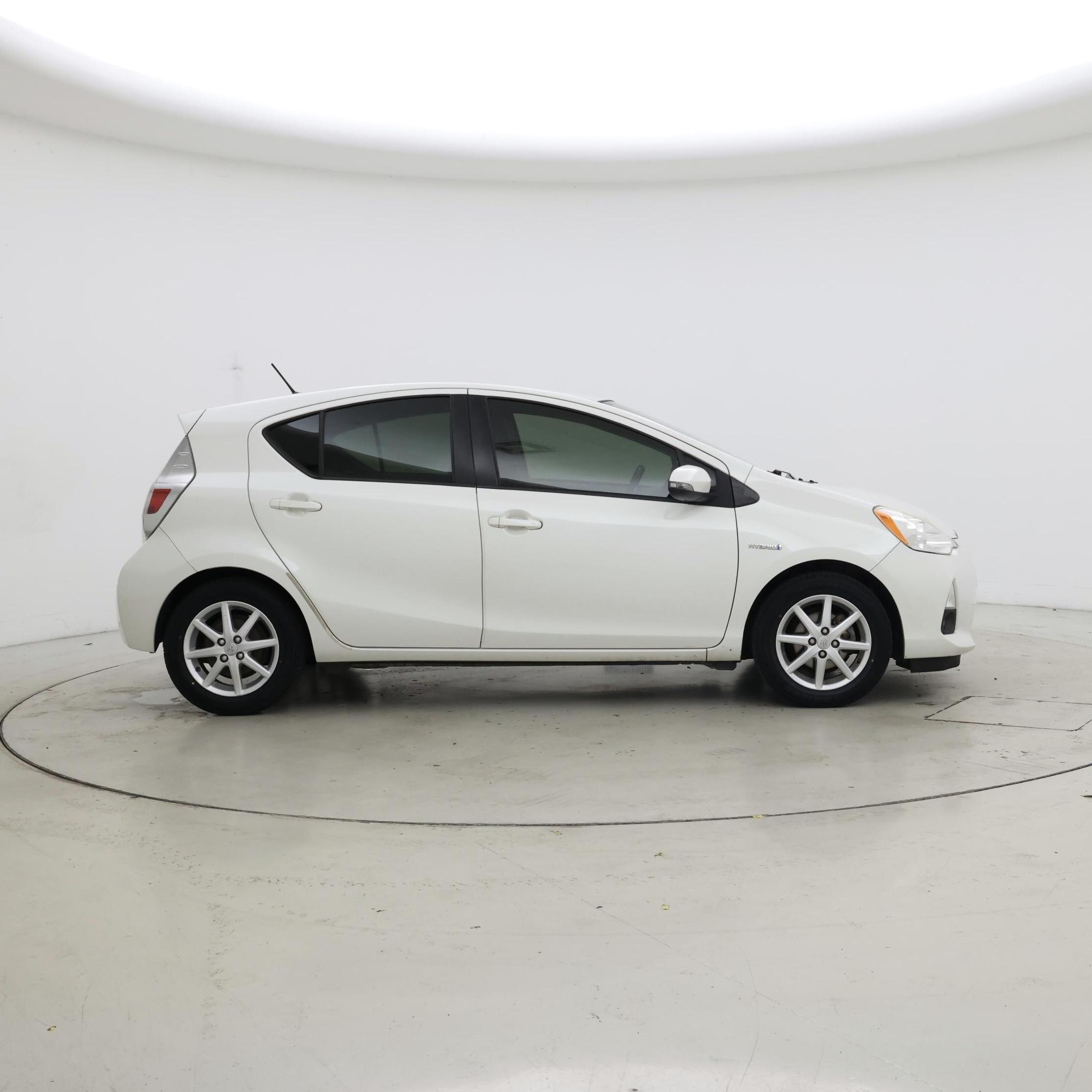 Thumbnail: 2014 Toyota Prius c - 7