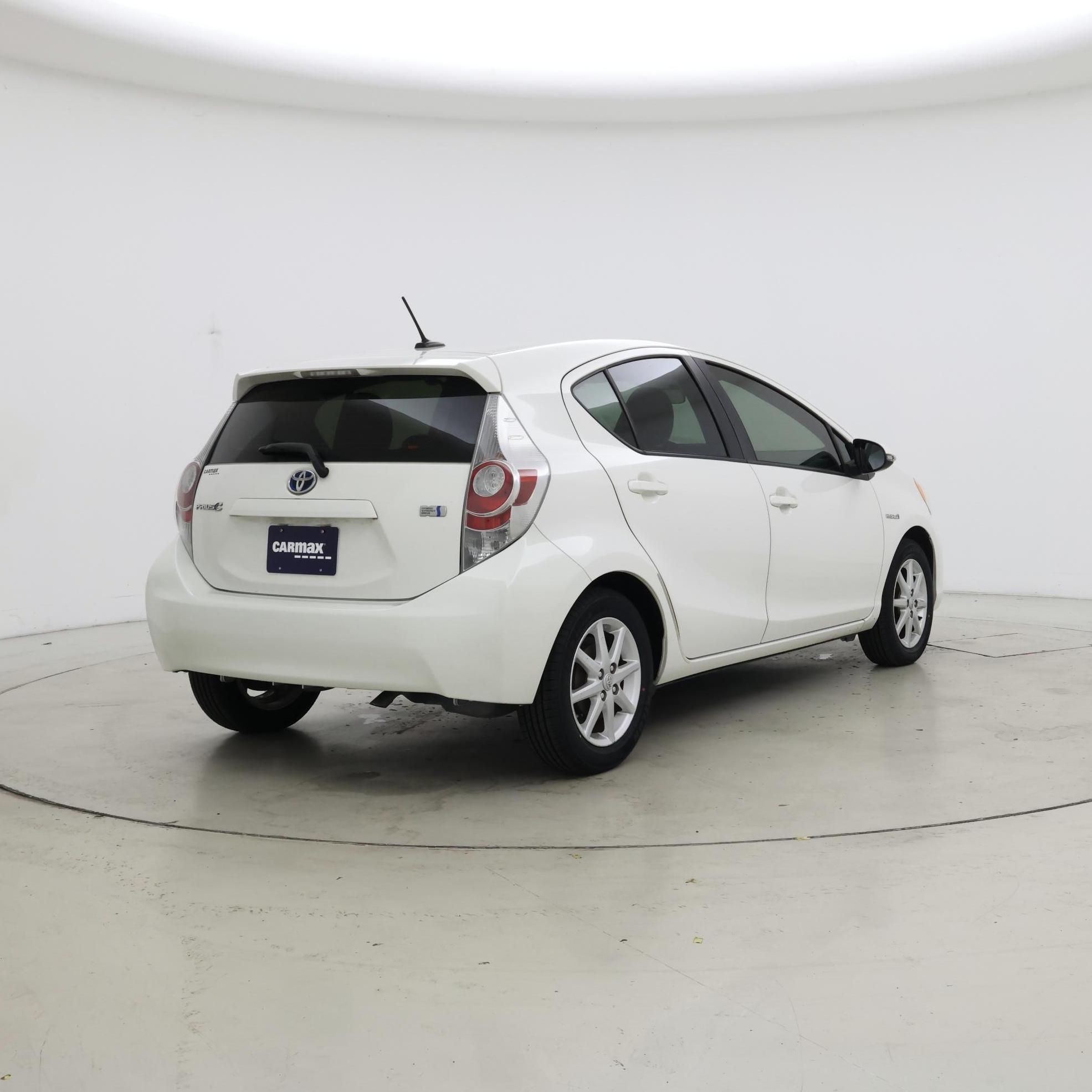 Thumbnail: 2014 Toyota Prius c - 8