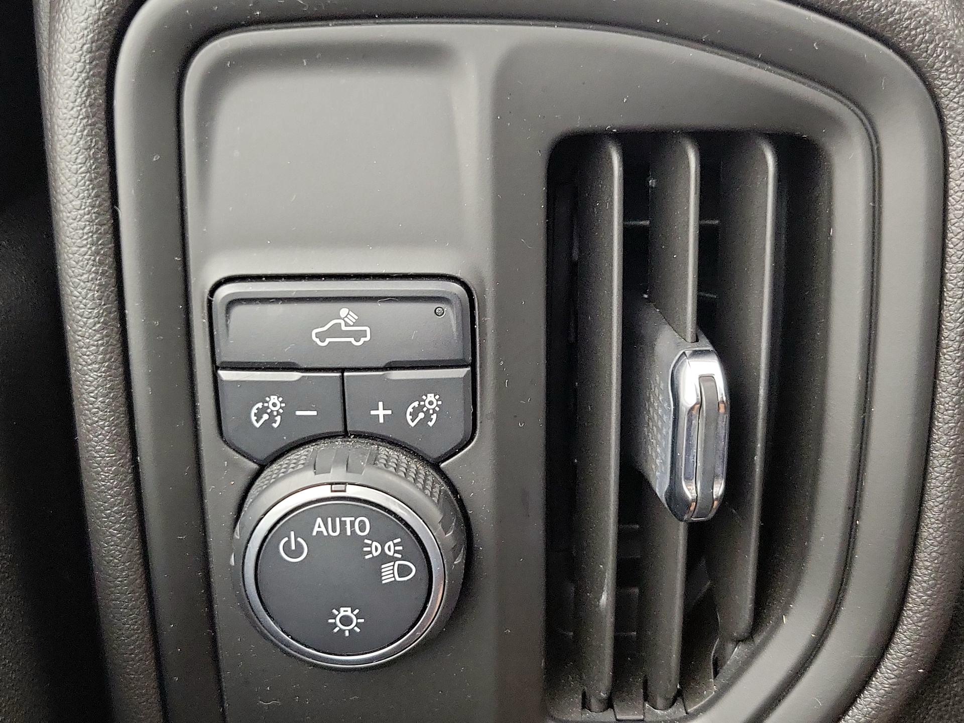 Thumbnail: 2020 Chevrolet Silverado 1500 - 13