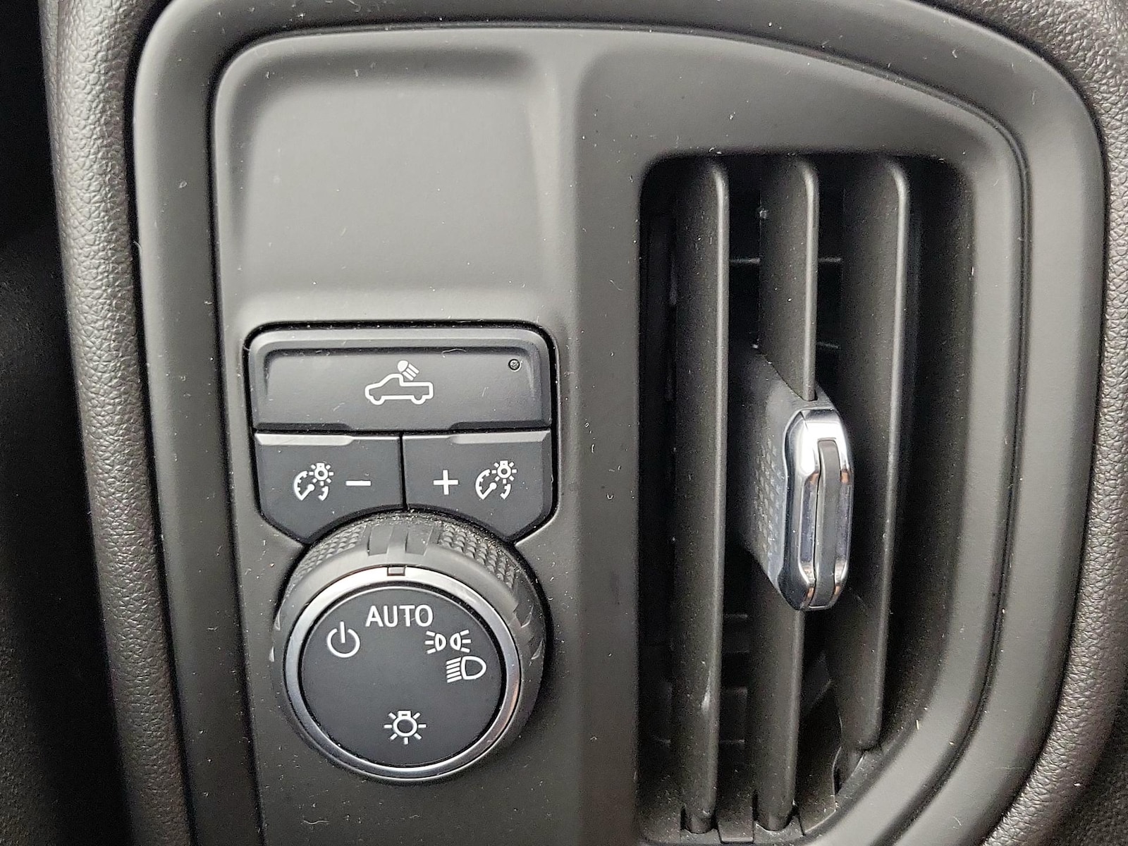 2020 Chevrolet Silverado 1500 Custom - Photo 14
