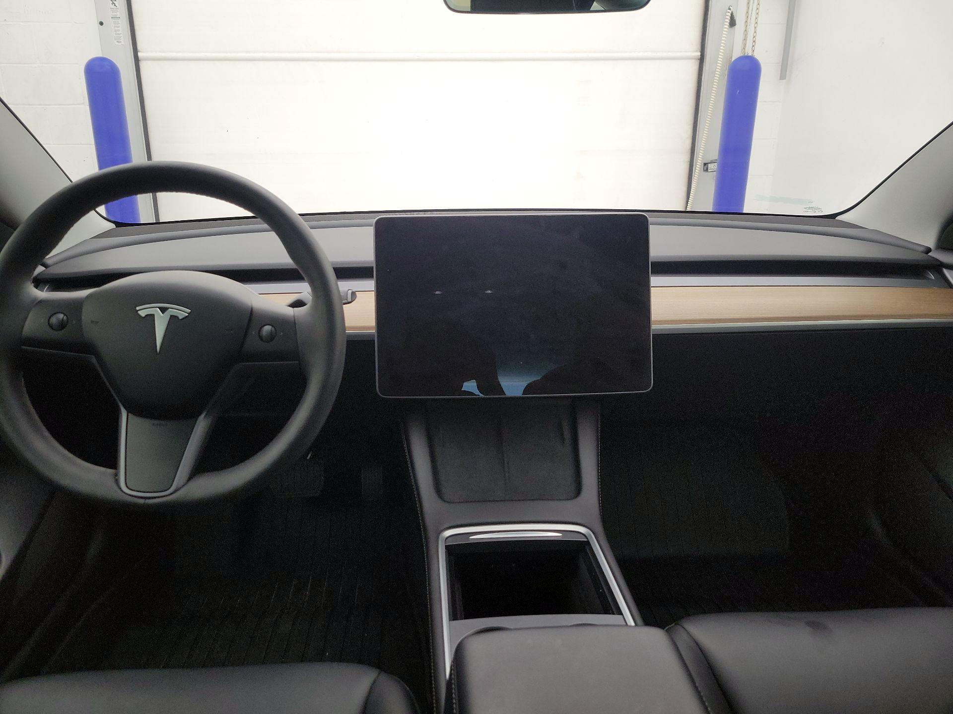Thumbnail: 2023 Tesla Model 3 - 9