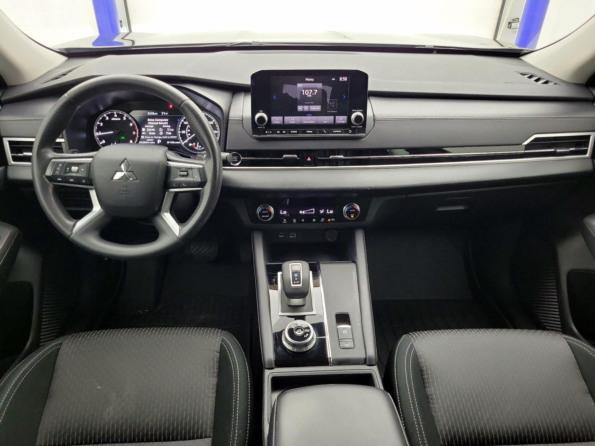 Thumbnail: 2023 Mitsubishi Outlander - 9