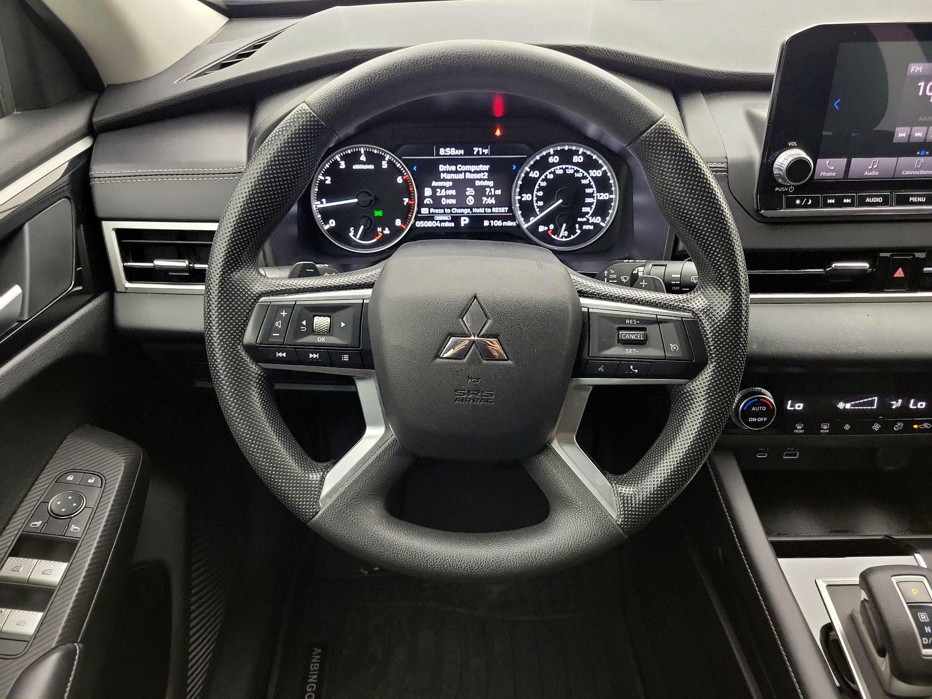 Thumbnail: 2023 Mitsubishi Outlander - 10