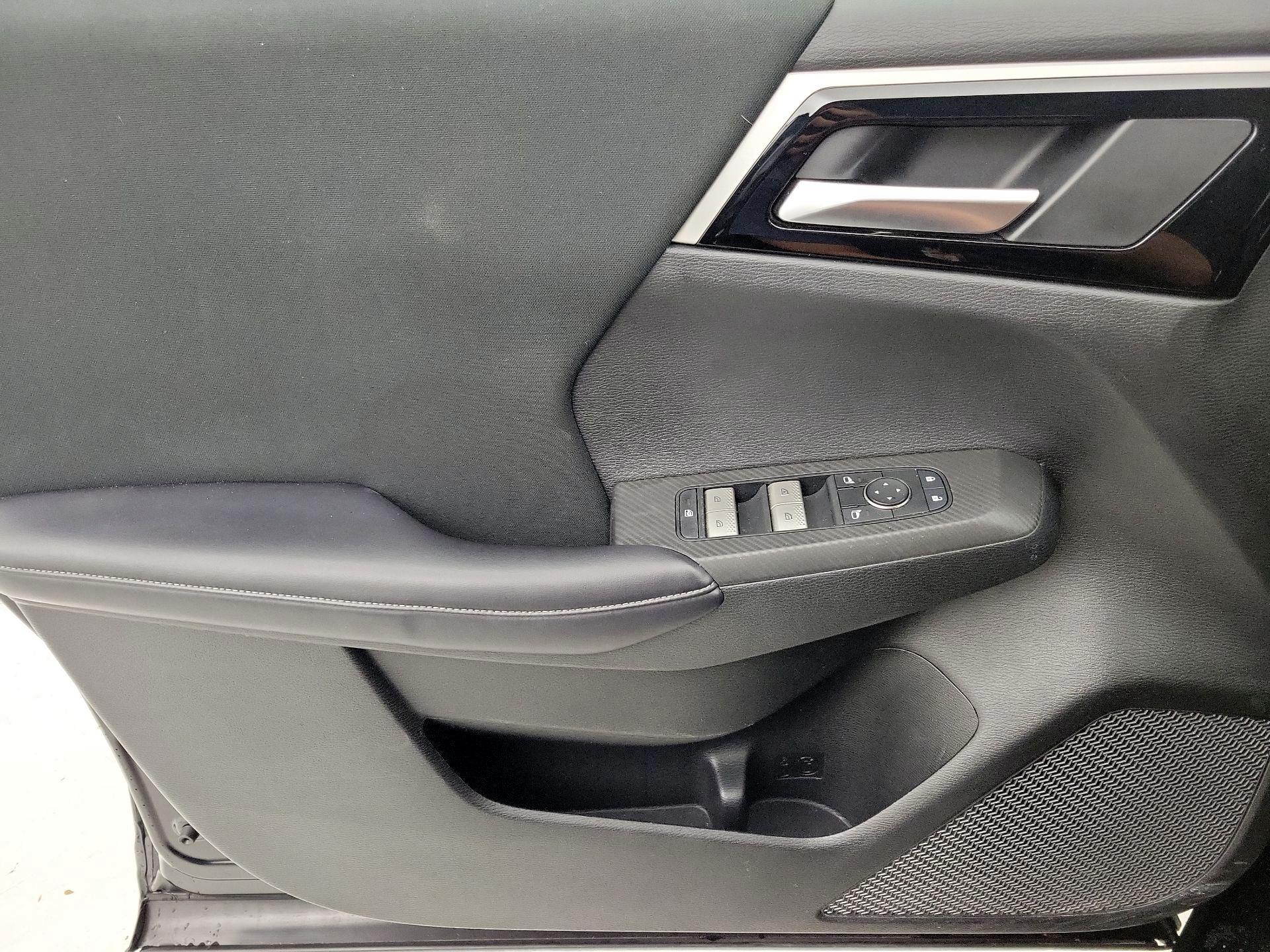 Thumbnail: 2023 Mitsubishi Outlander - 12