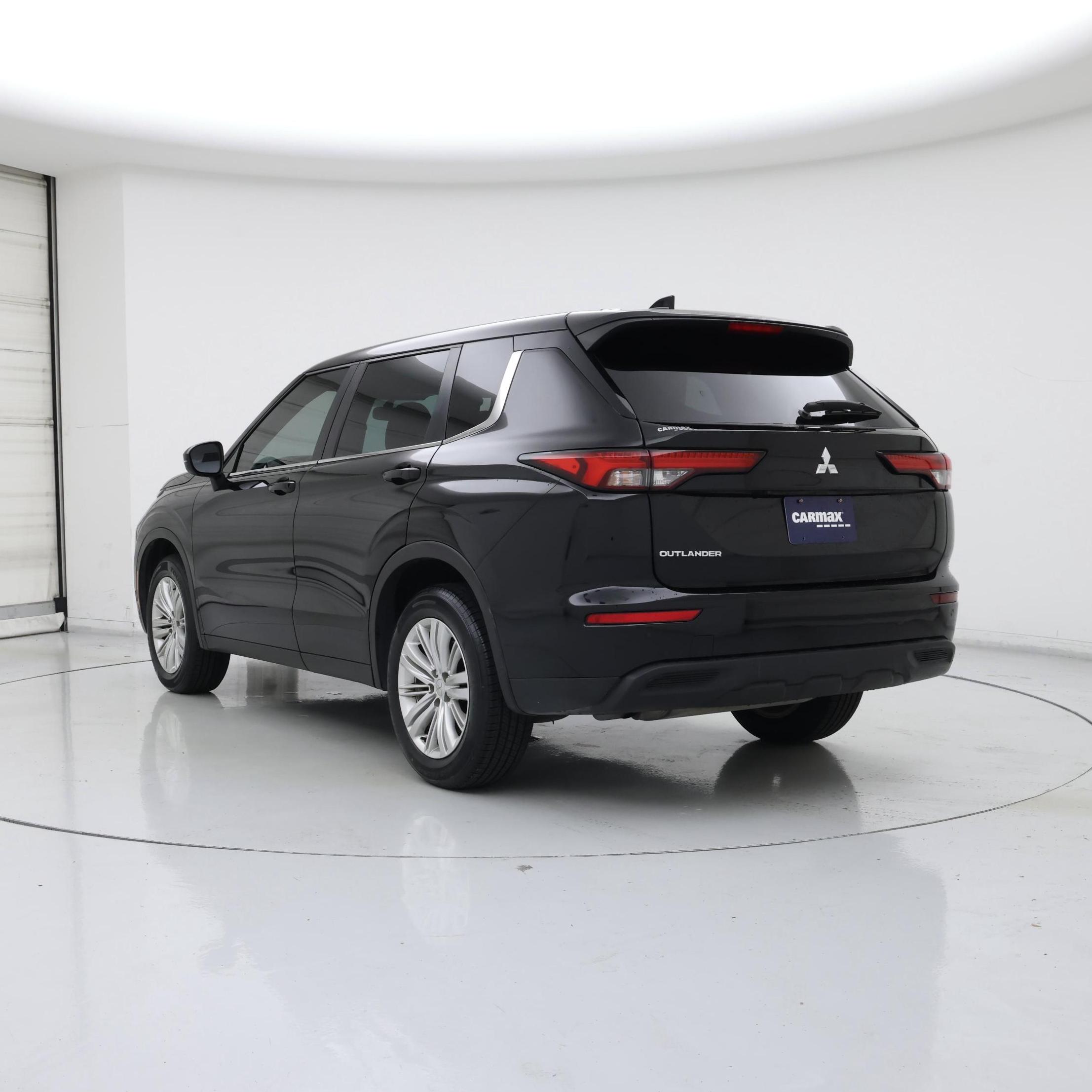 Thumbnail: 2023 Mitsubishi Outlander - 2