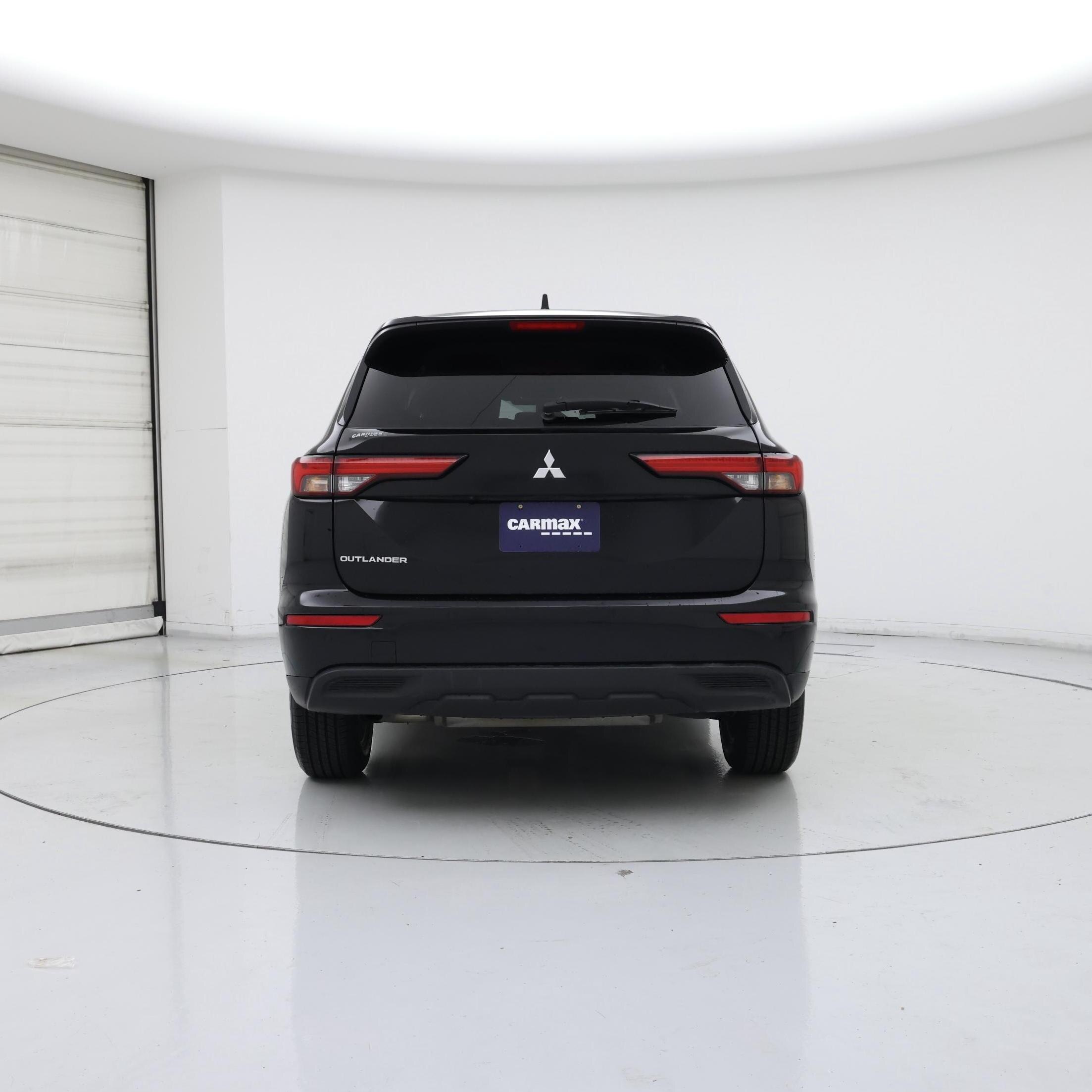 Thumbnail: 2023 Mitsubishi Outlander - 6