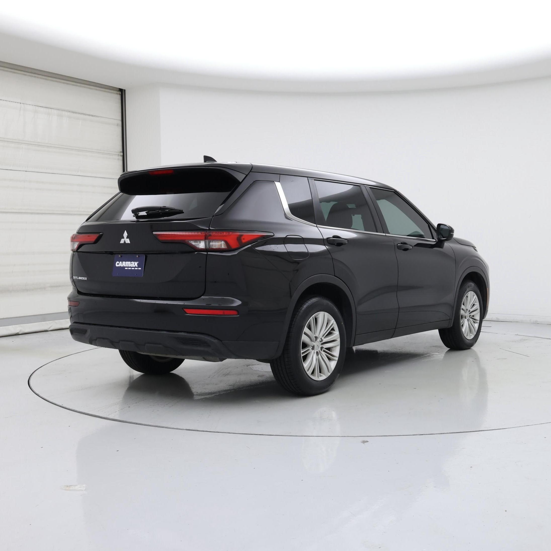 Thumbnail: 2023 Mitsubishi Outlander - 8
