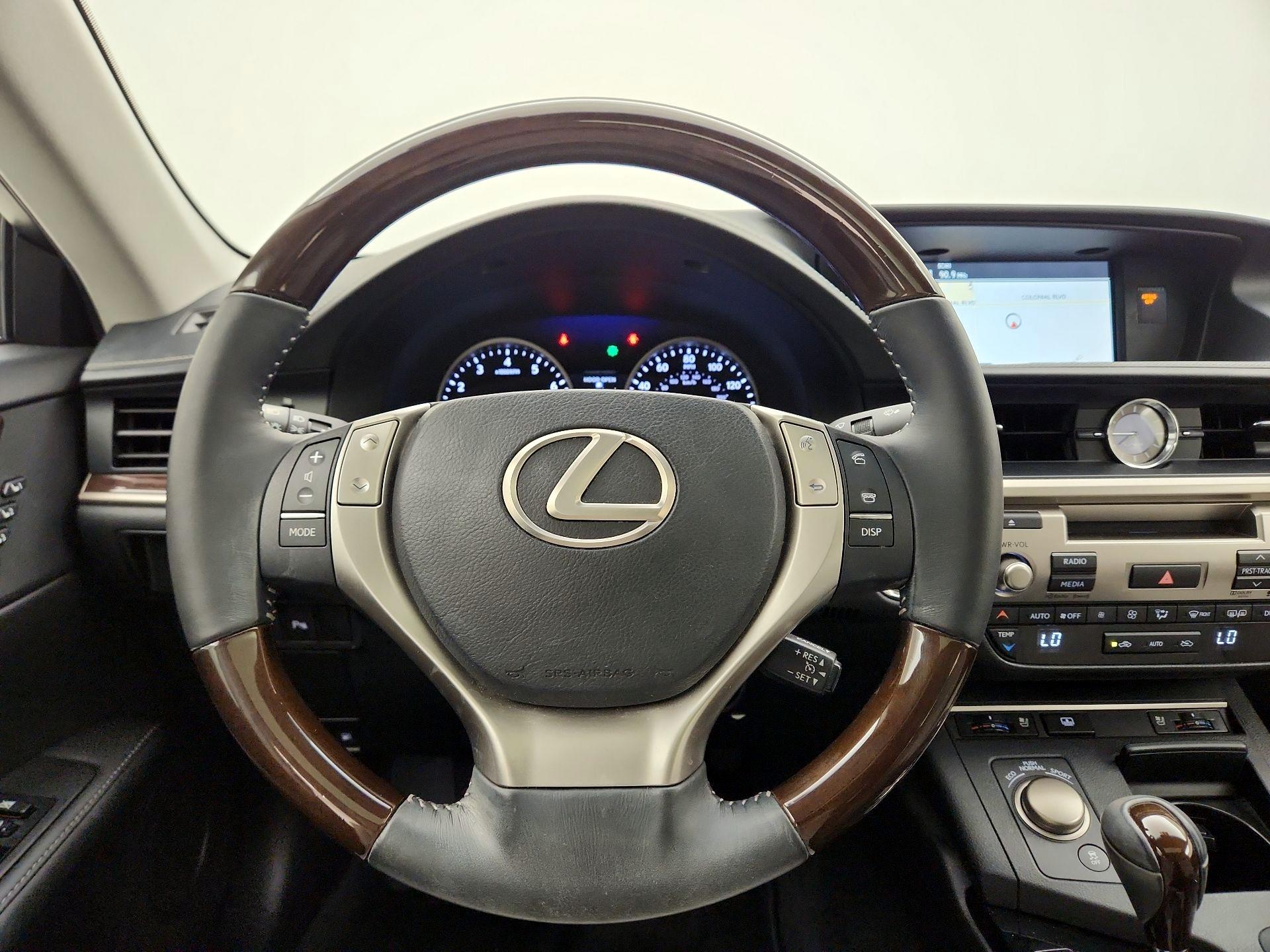 Thumbnail: 2014 Lexus ES - 10