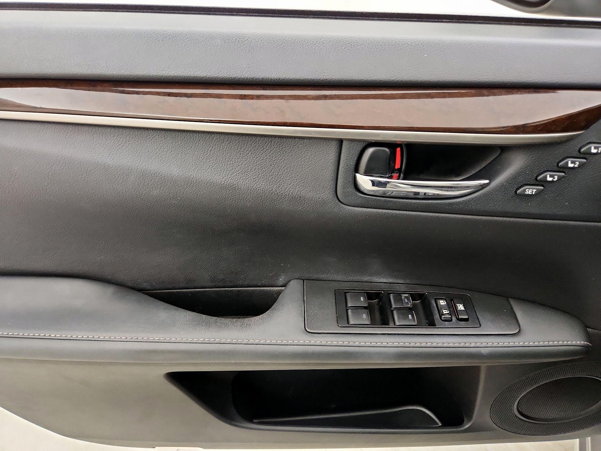 Thumbnail: 2014 Lexus ES - 12