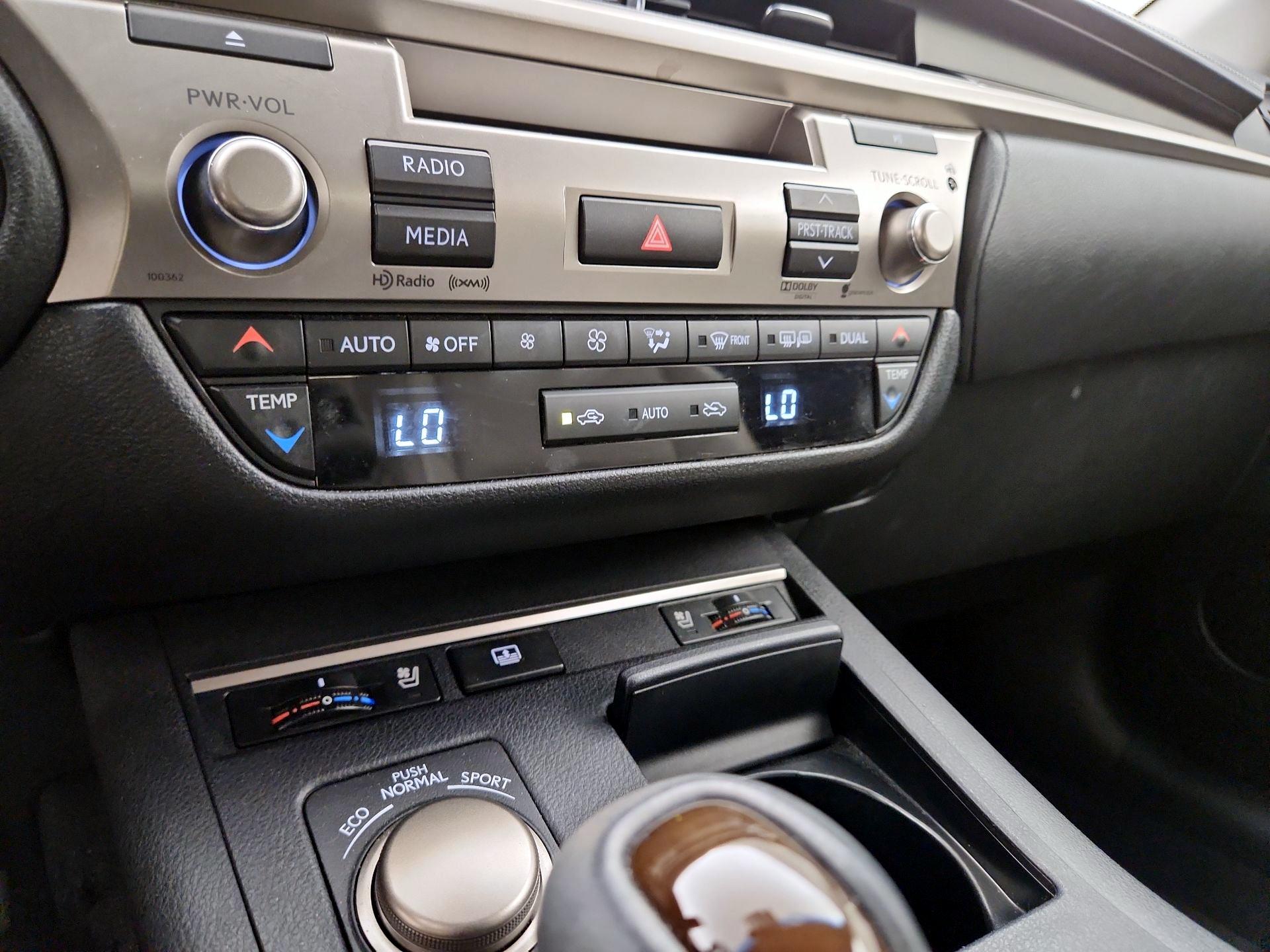 Thumbnail: 2014 Lexus ES - 17