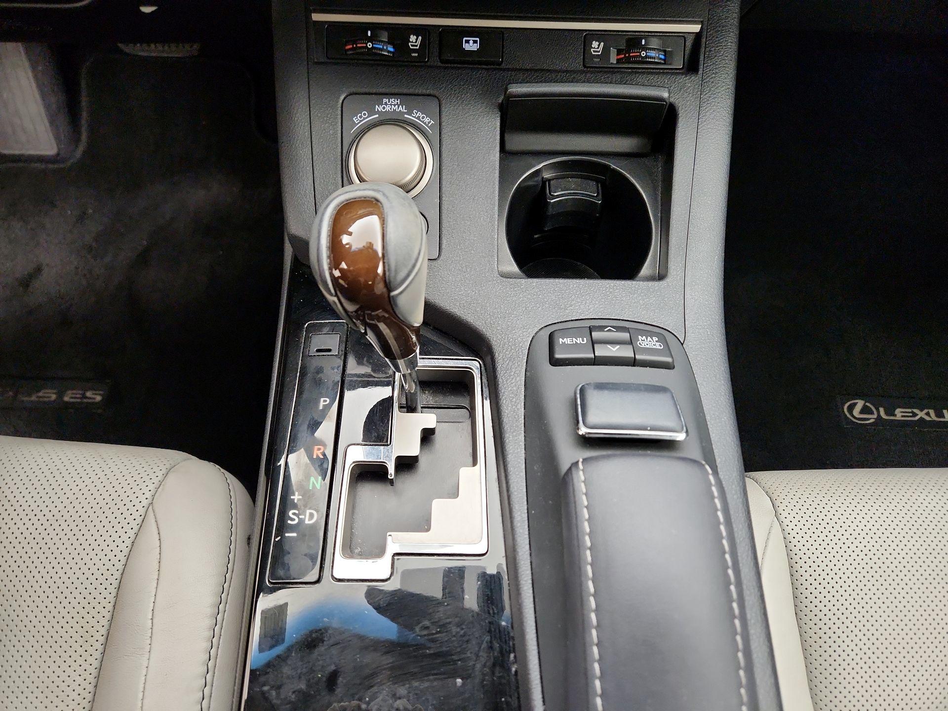 Thumbnail: 2014 Lexus ES - 18
