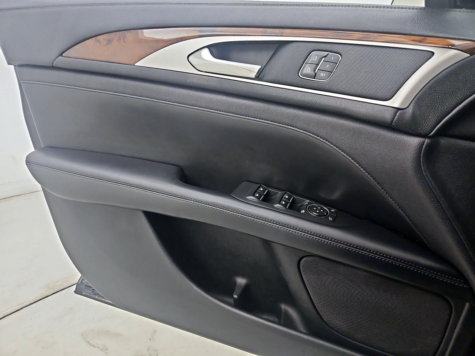 Thumbnail: 2017 Lincoln MKZ - 12