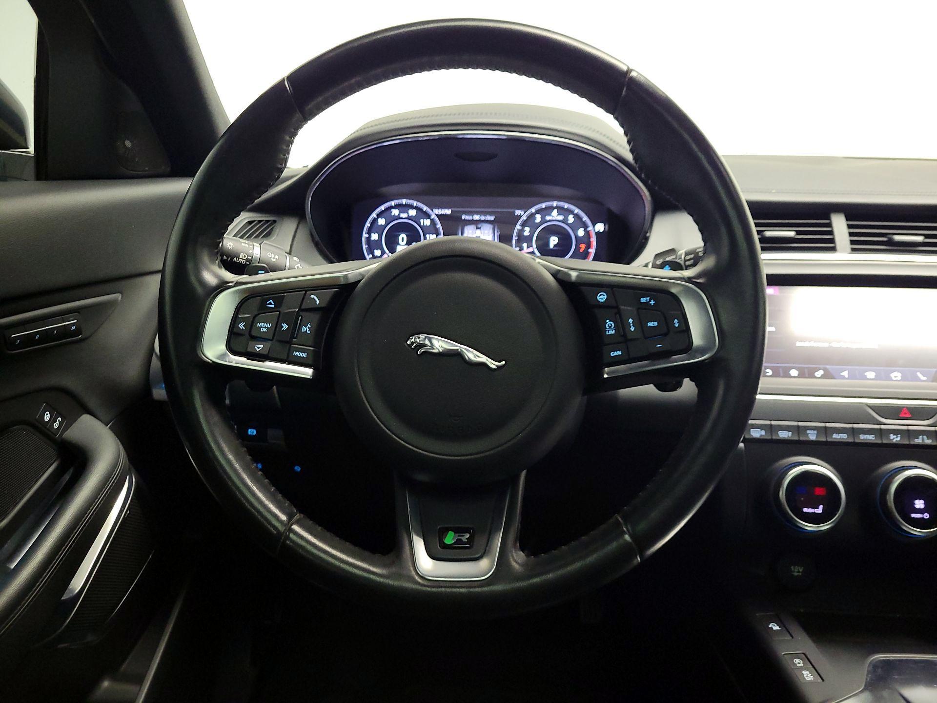 Thumbnail: 2019 Jaguar E-Pace - 10