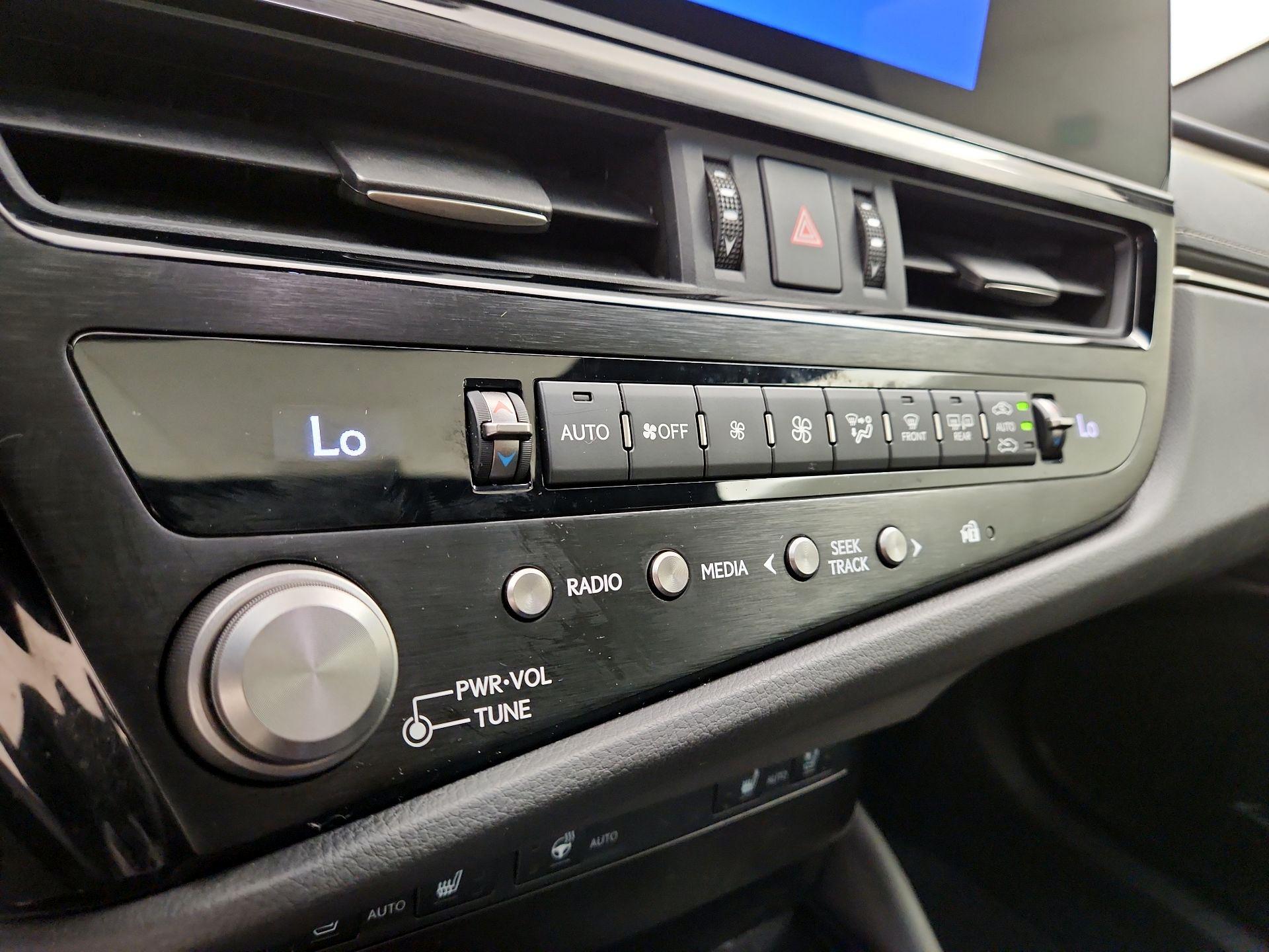 Thumbnail: 2023 Lexus ES - 16