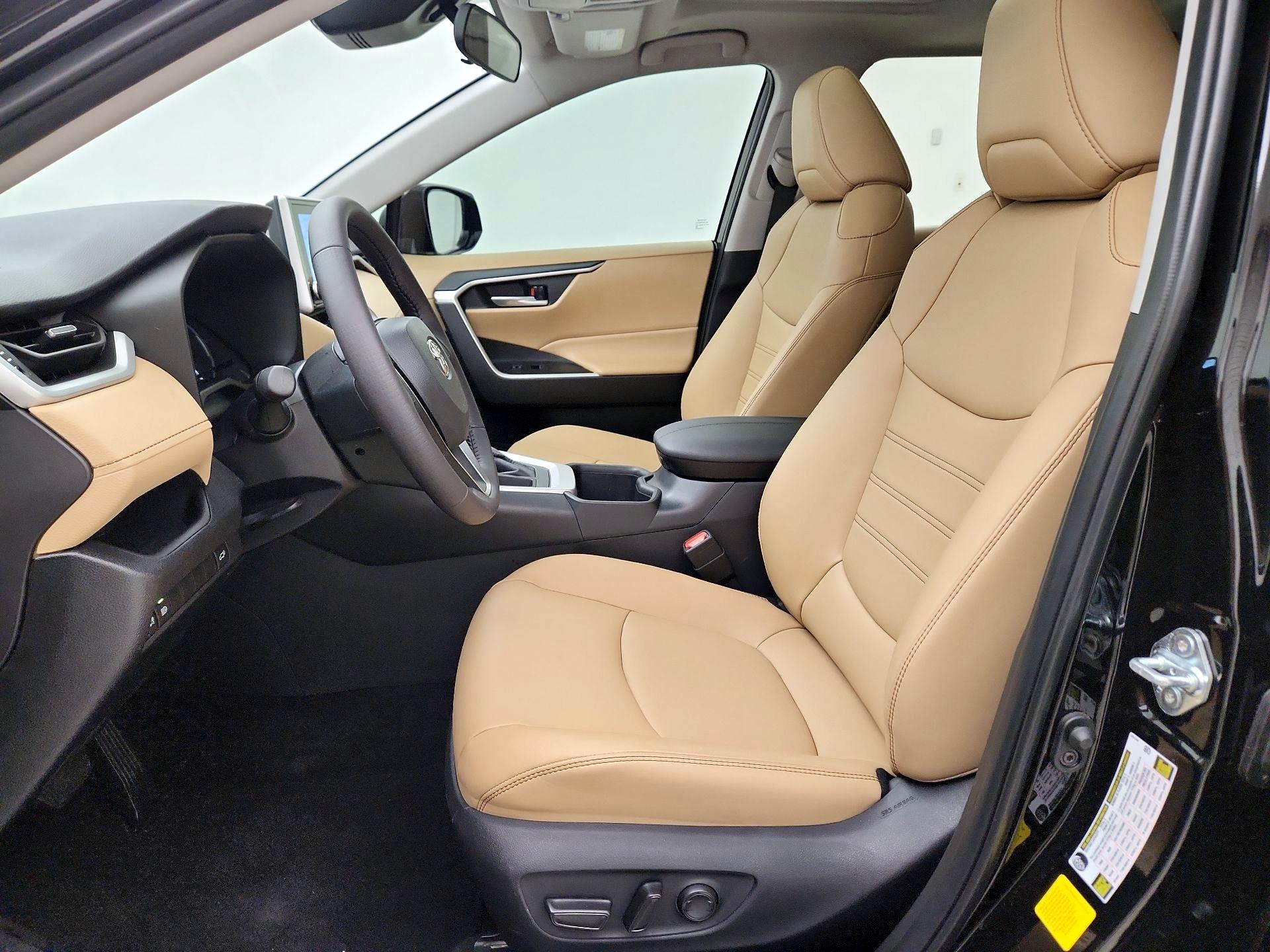 Thumbnail: 2025 Toyota RAV4 - 11