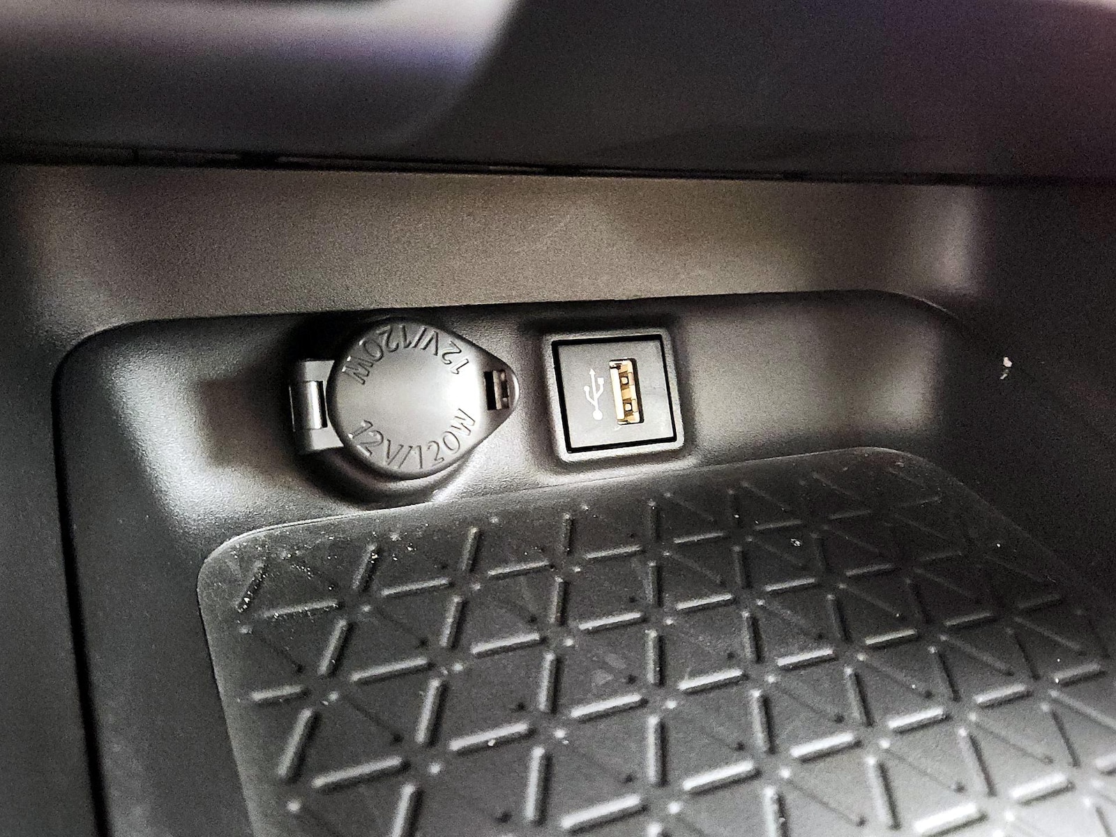 2025 Toyota RAV4 XLE Premium - Photo 20