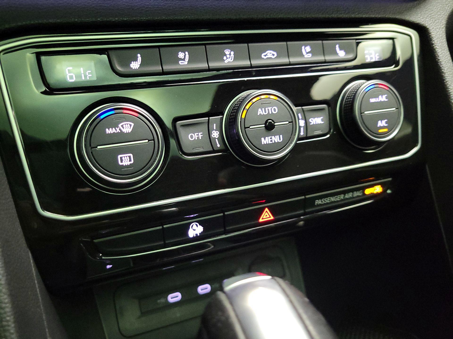 Thumbnail: 2021 Volkswagen Atlas - 16
