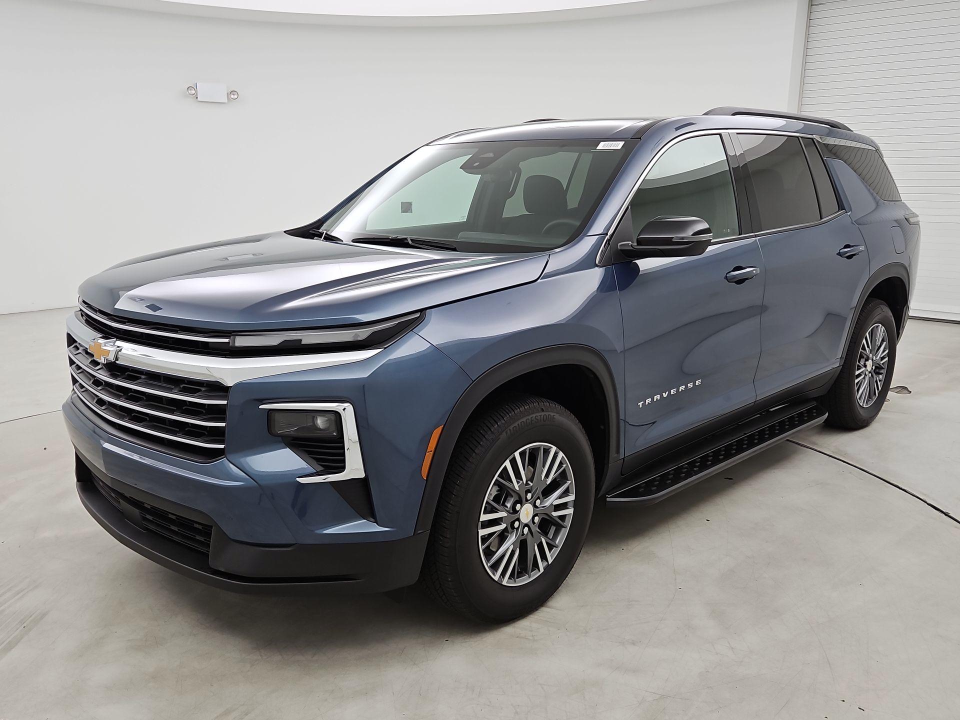 Thumbnail: 2025 Chevrolet Traverse - 3
