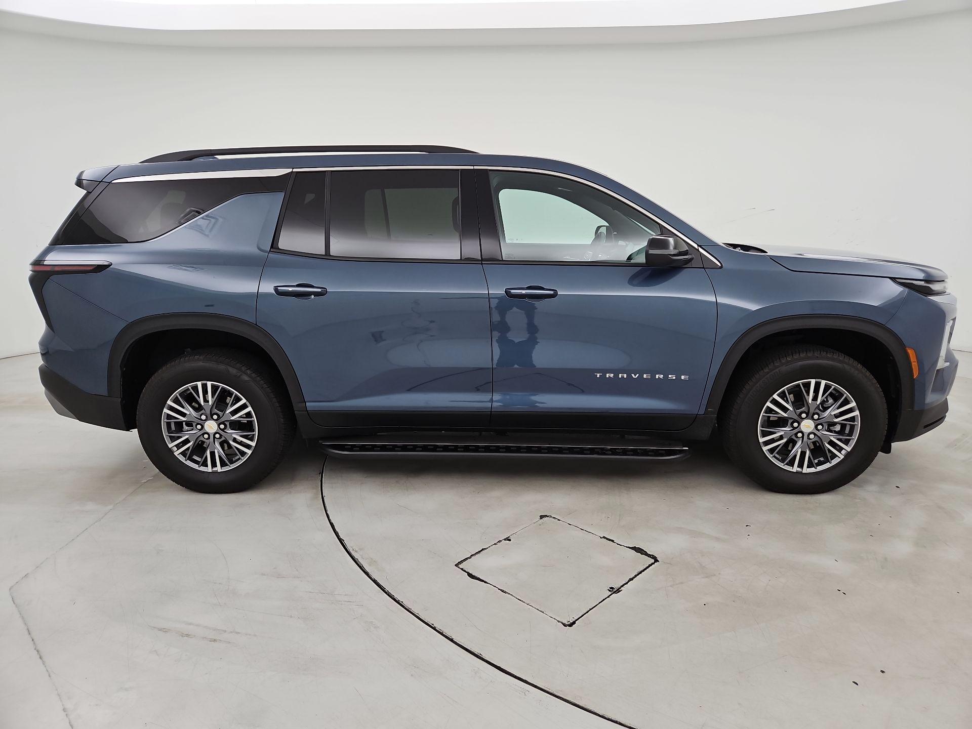 Thumbnail: 2025 Chevrolet Traverse - 4