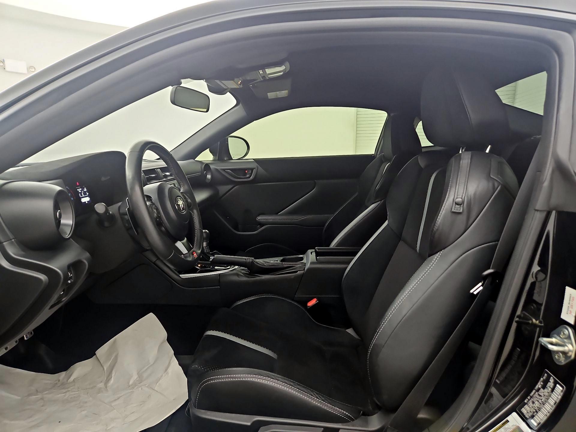 Thumbnail: 2025 Toyota GR86 - 9
