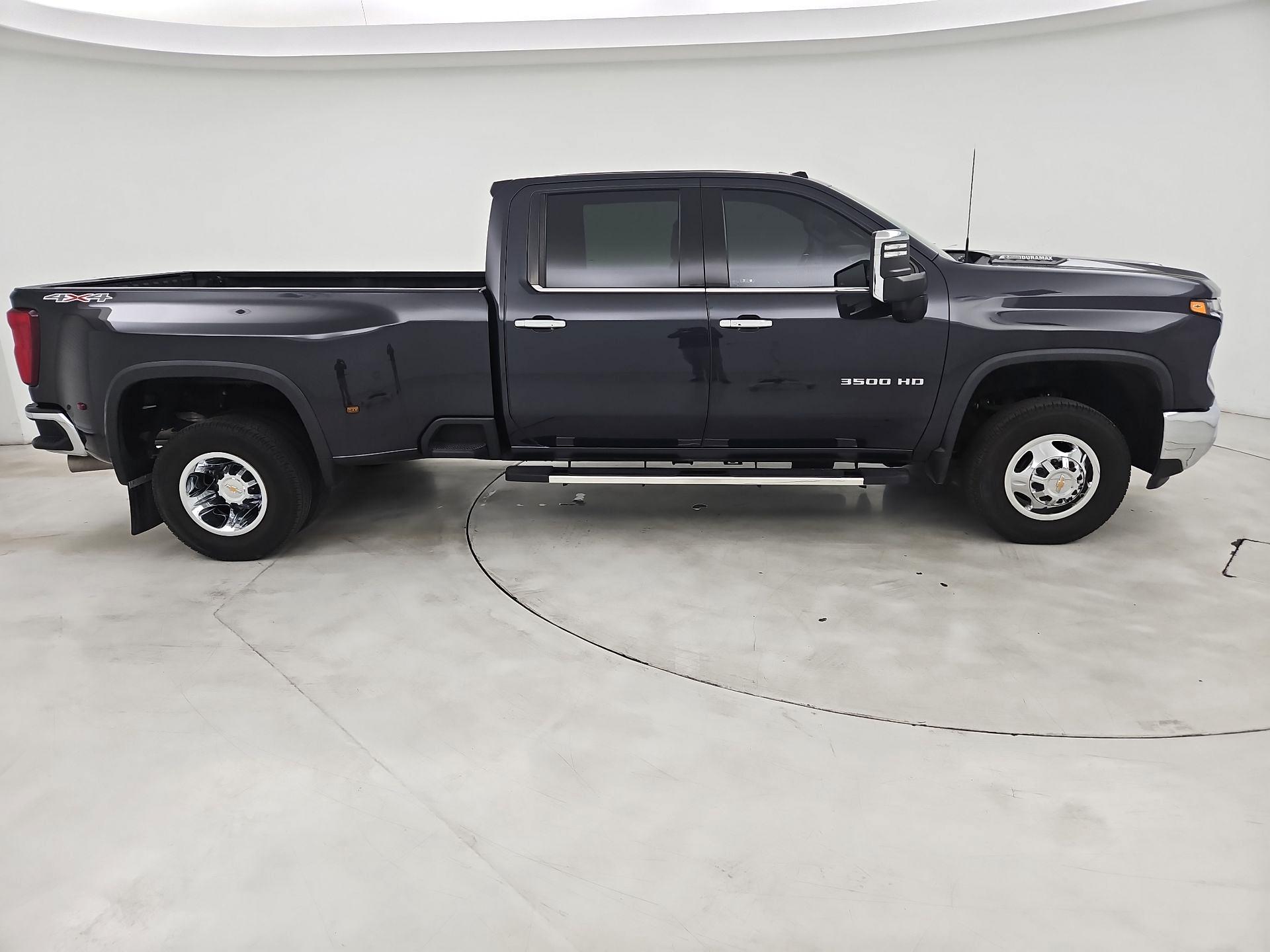 Thumbnail: 2024 Chevrolet Silverado 3500 - 4