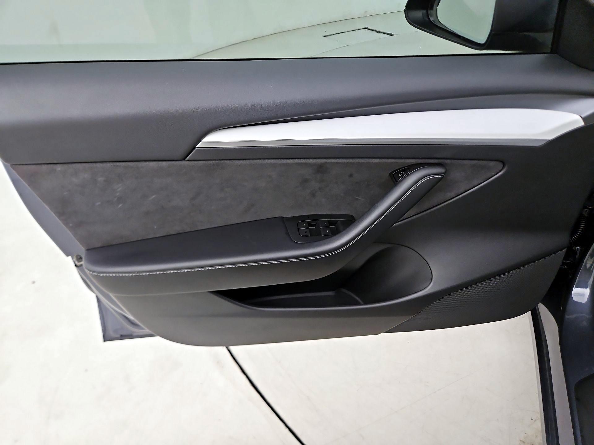 Thumbnail: 2022 Tesla Model 3 - 10