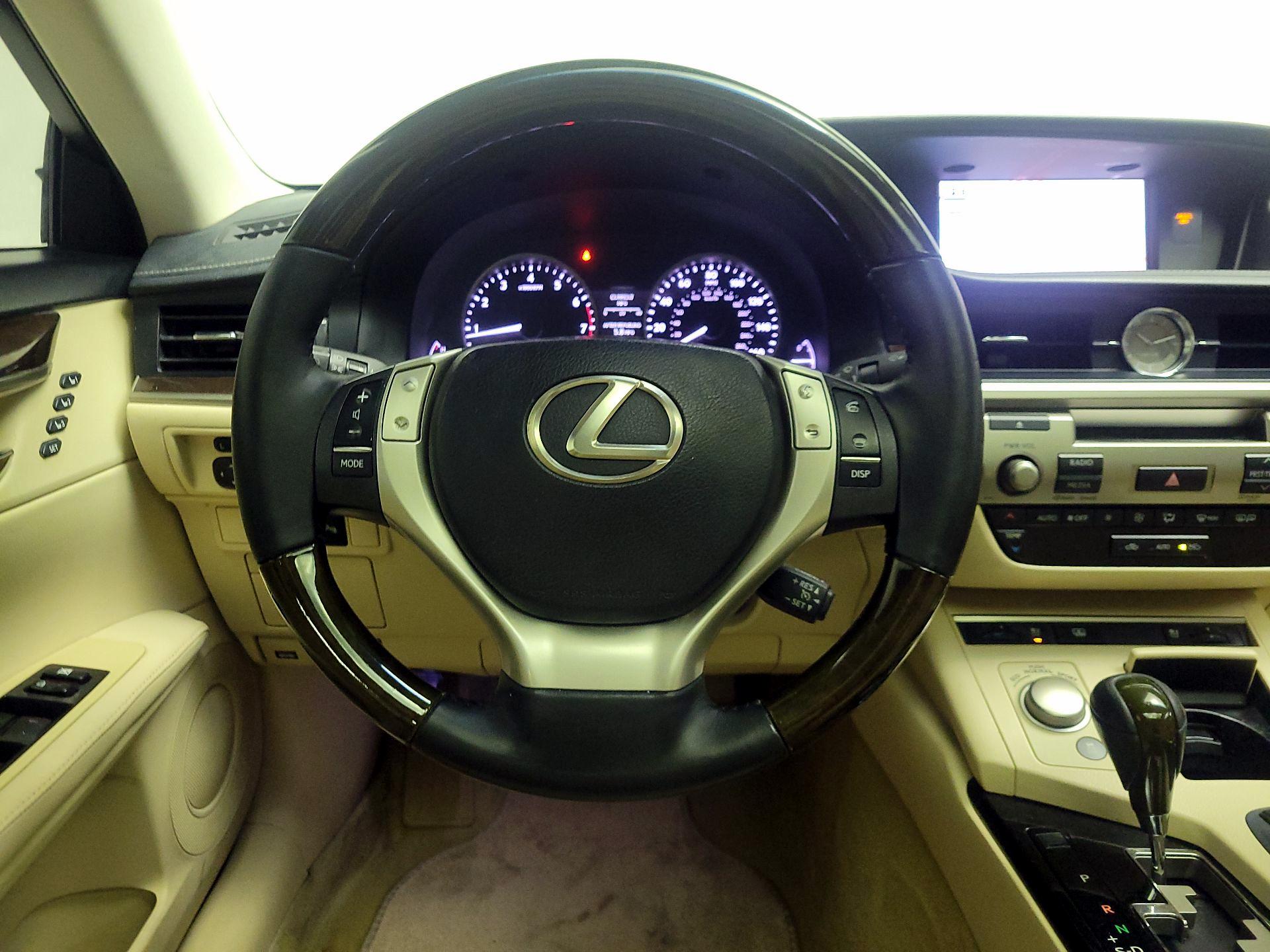 Thumbnail: 2014 Lexus ES - 10